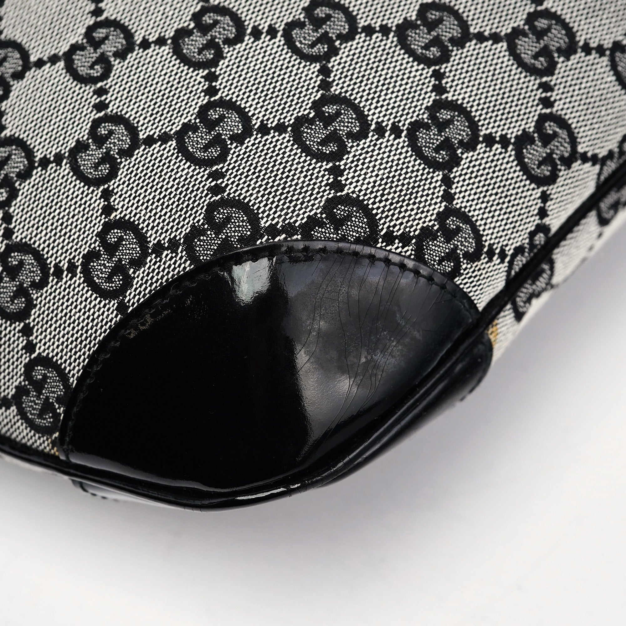 001 4157 Grey GG Patent Shoulder Bag