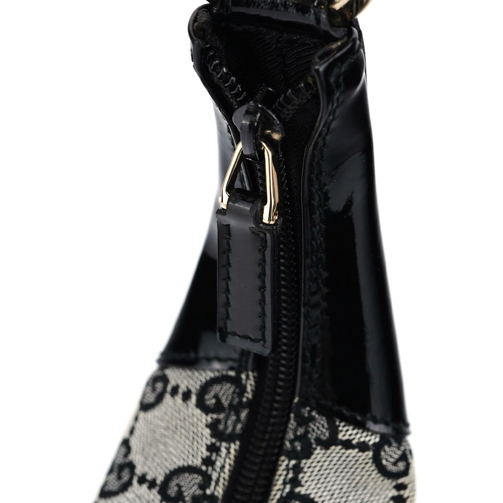 001 4157 Grey GG Patent Shoulder Bag