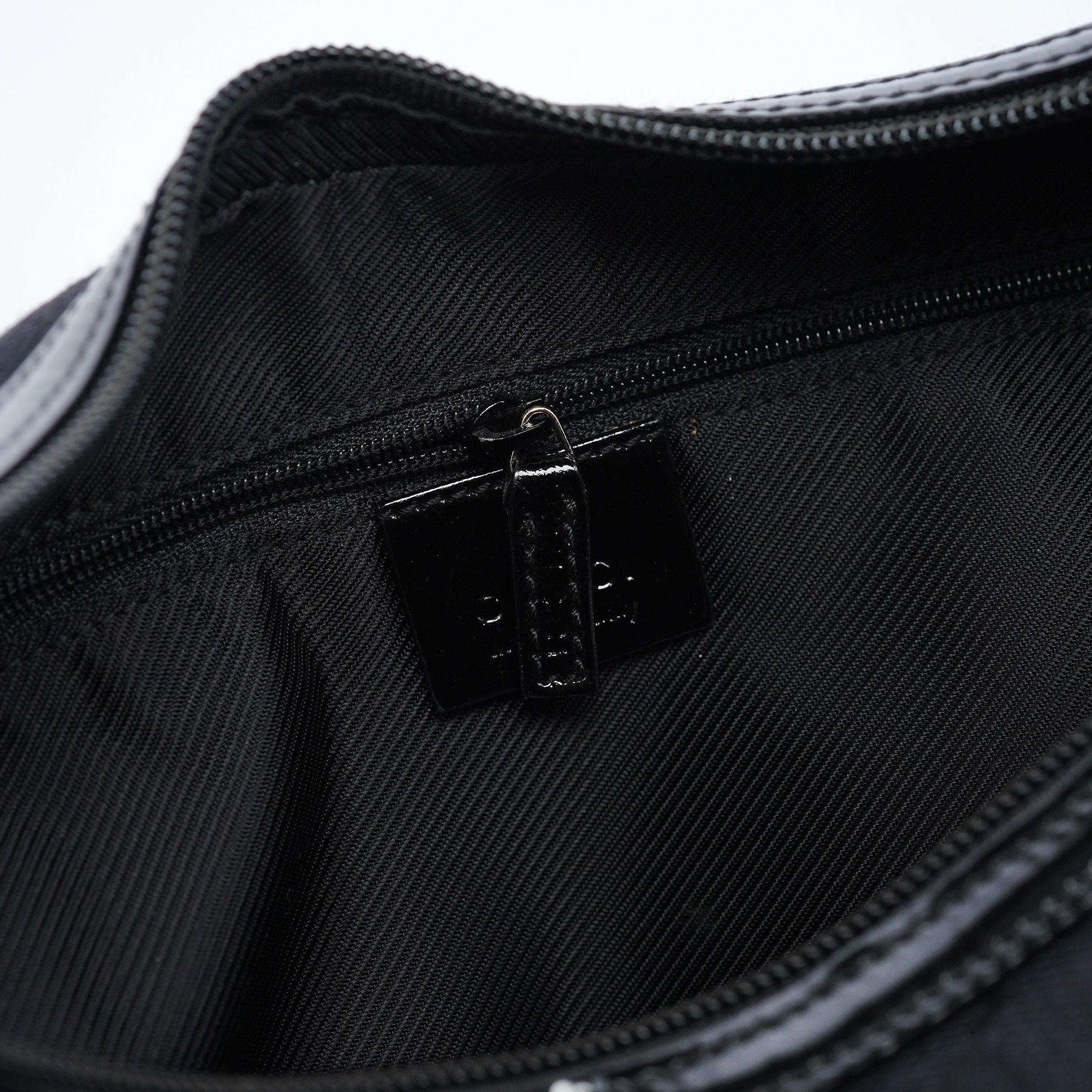 001 4204 Black GG Shoulder Bag
