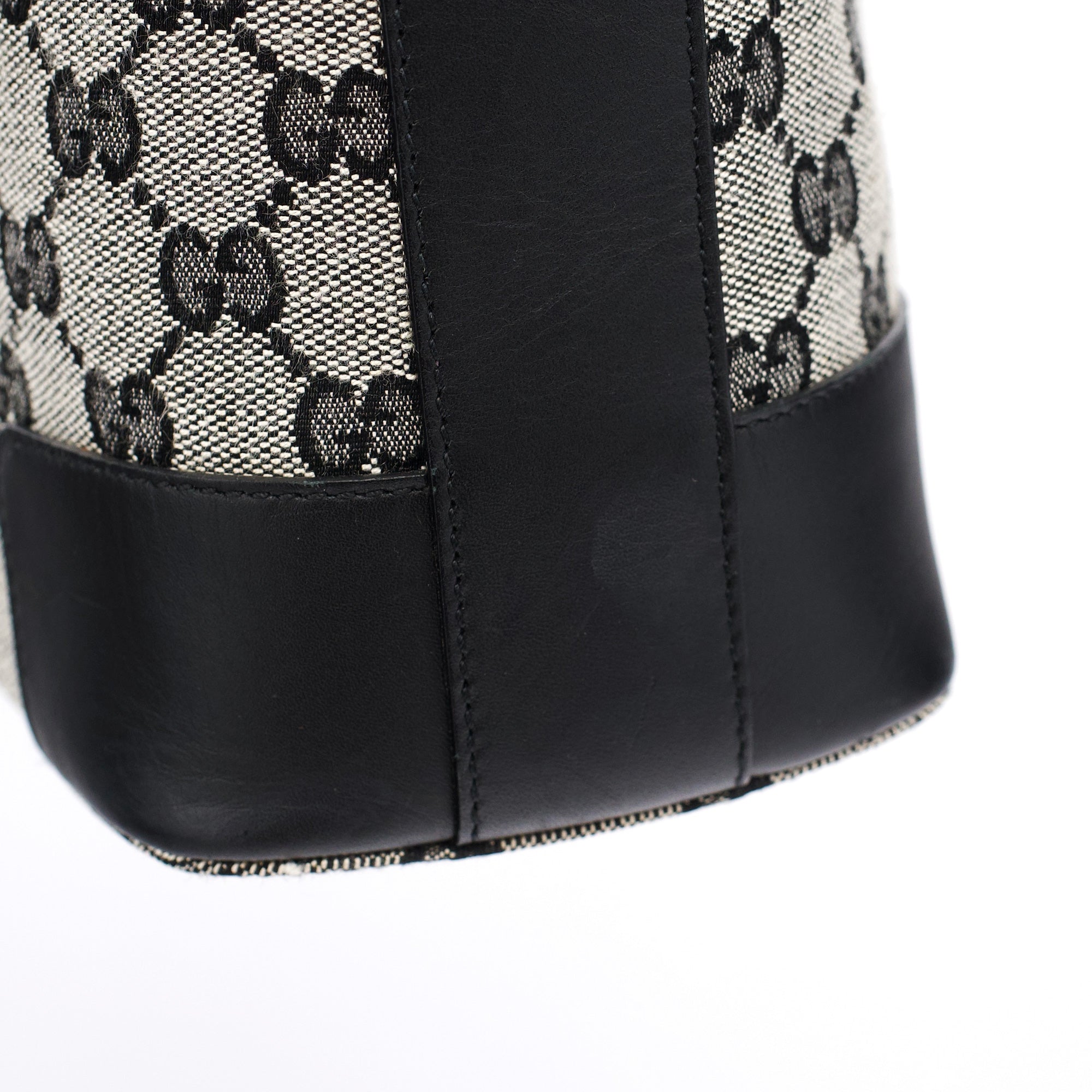 001 4204 Grey GG Shoulder Bag