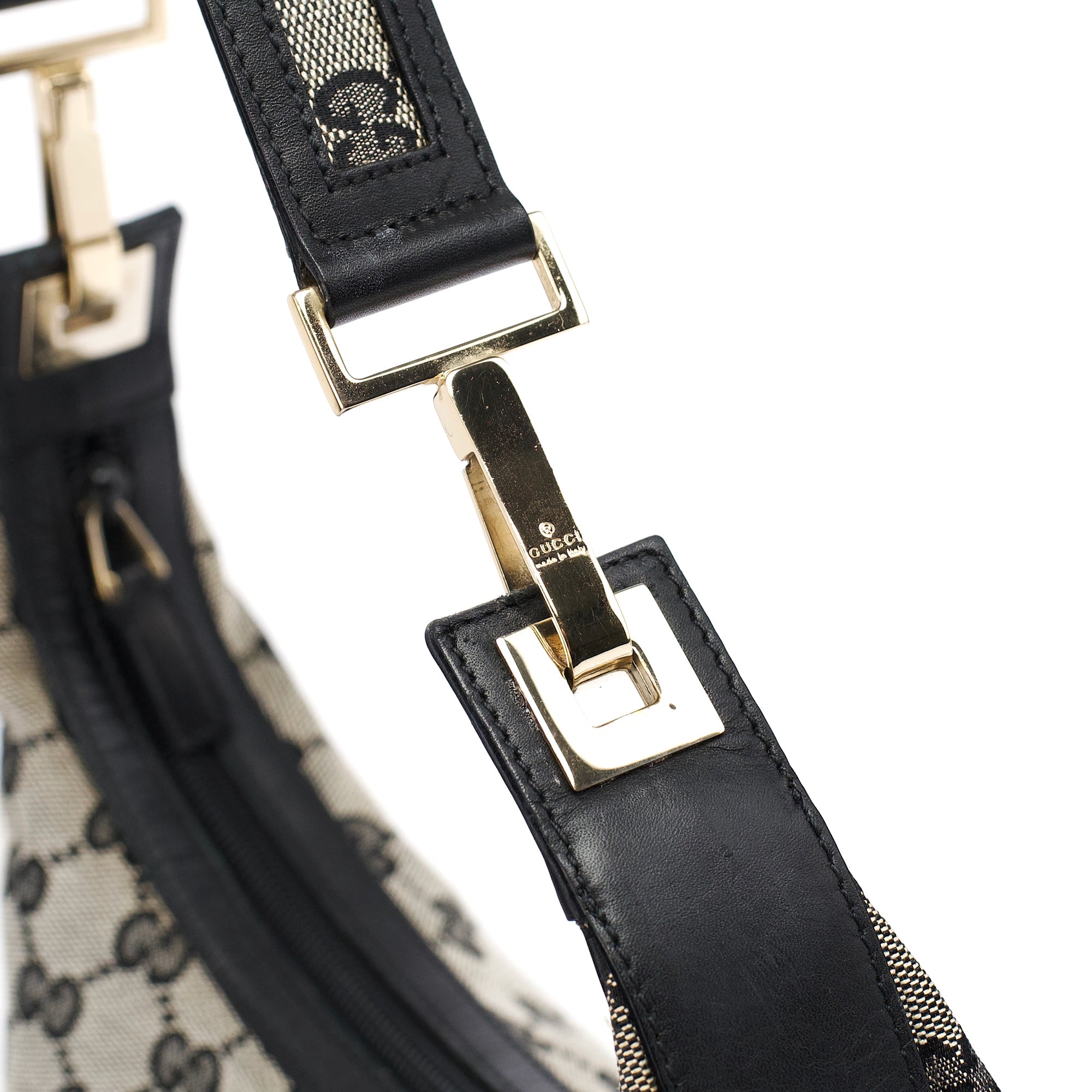 001 4204 Grey GG Shoulder Bag