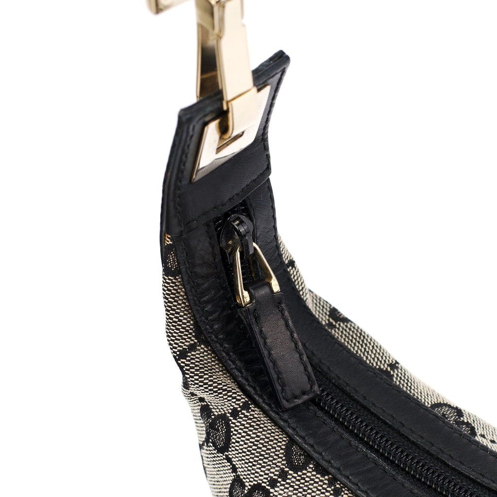 001 4204 Grey GG Shoulder Bag