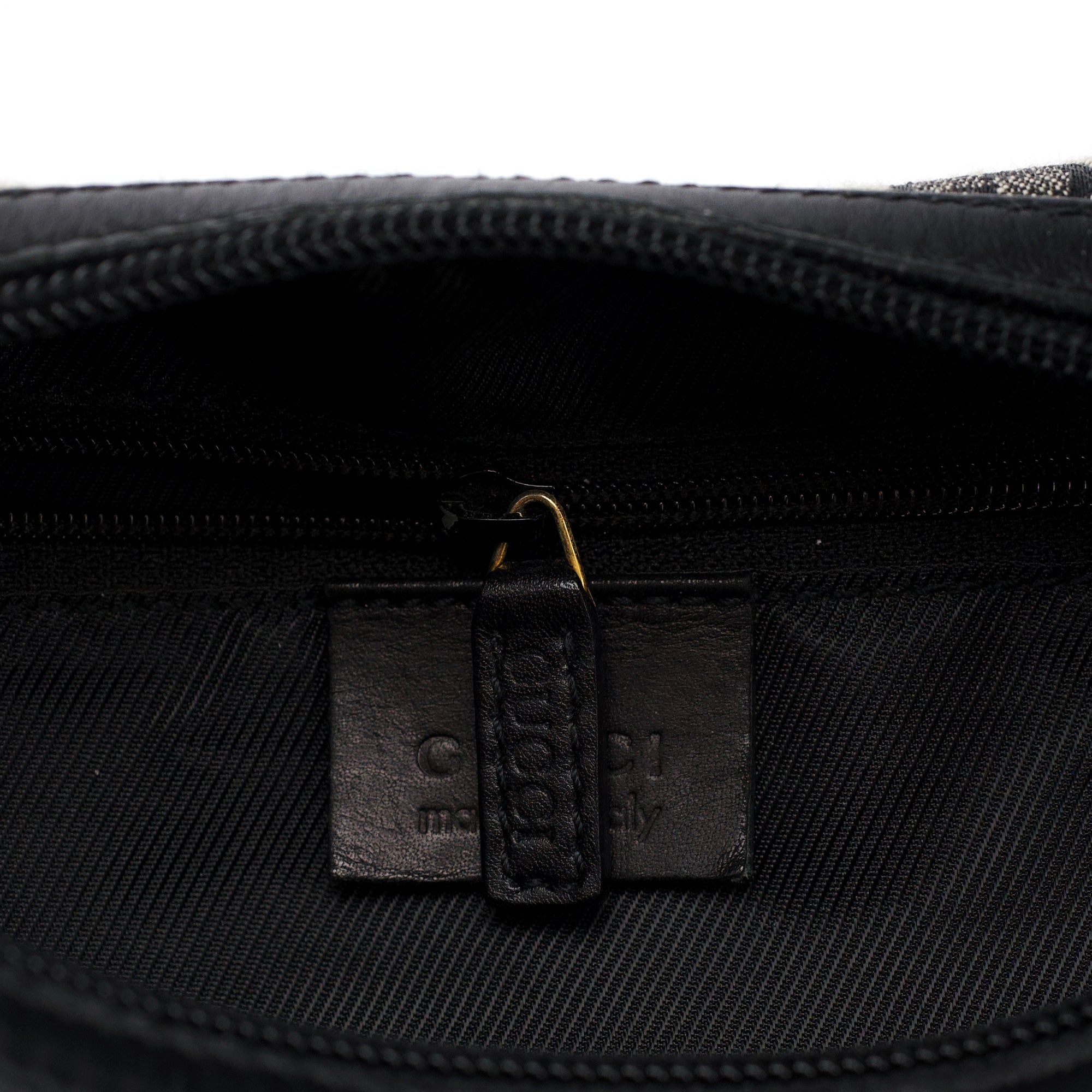 001 4204 Grey GG Shoulder Bag