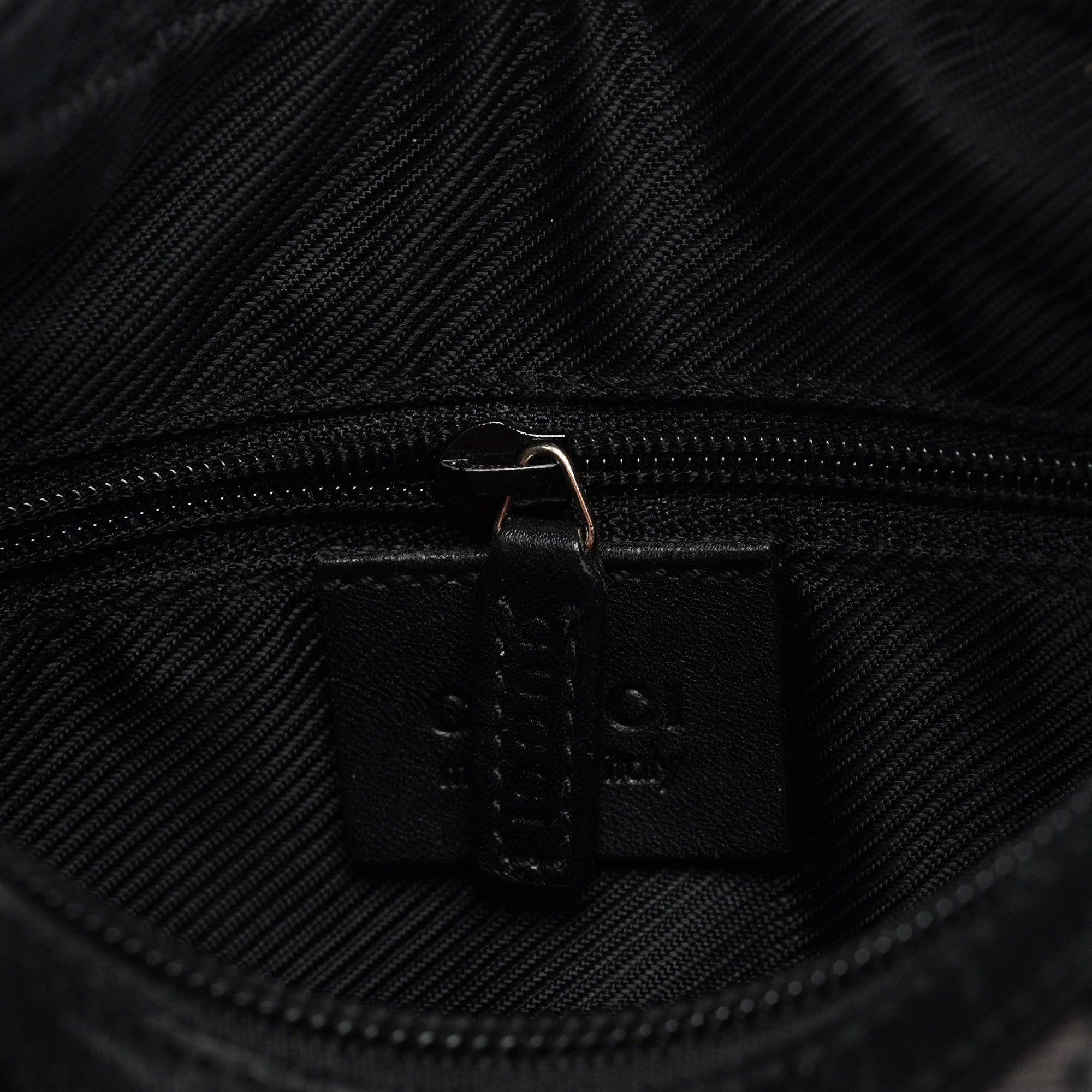 001 4206 Anthracite GG Leather Shoulder Bag