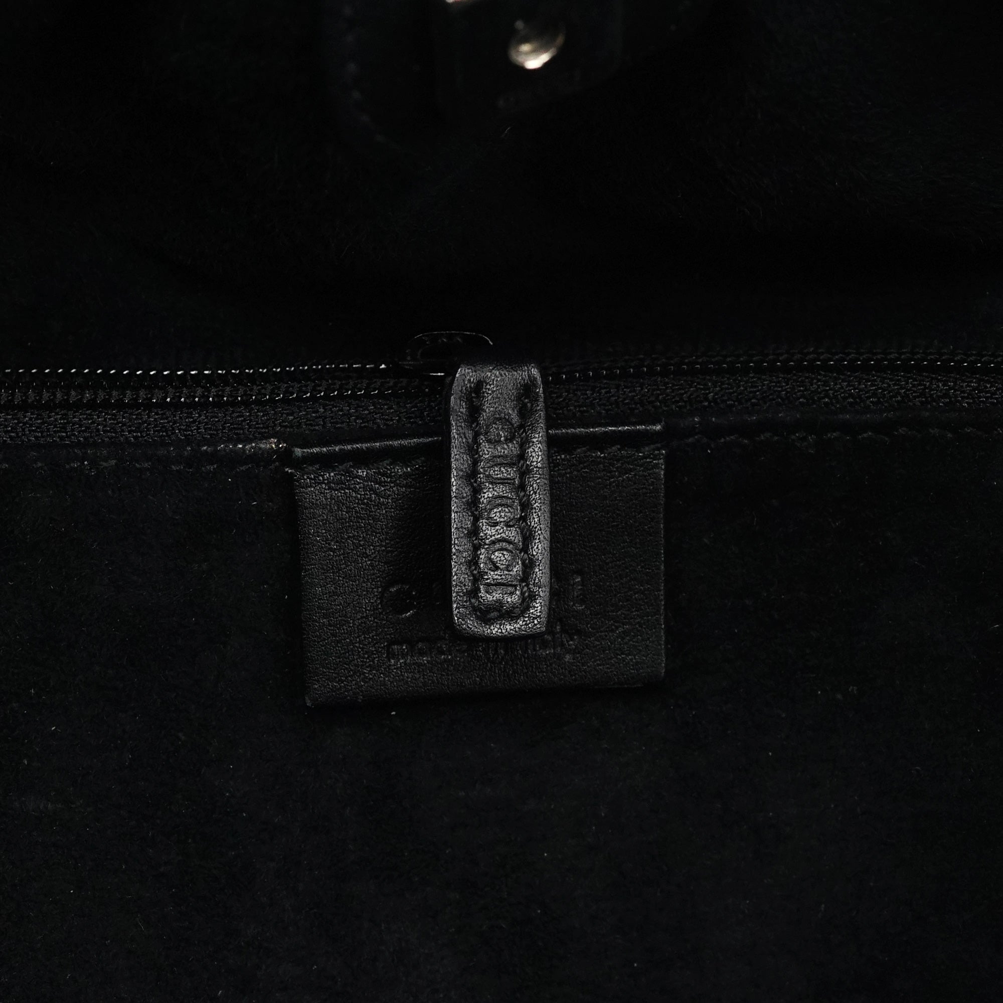 001 4335 Black Calfskin Ruched Handbag