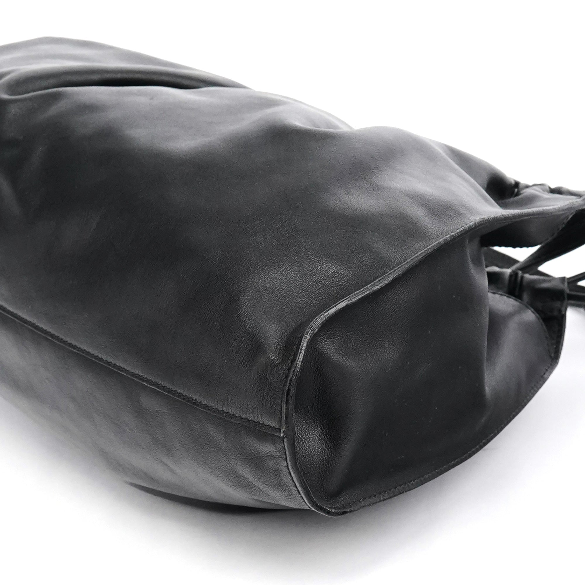 001 4335 Black Calfskin Ruched Handbag