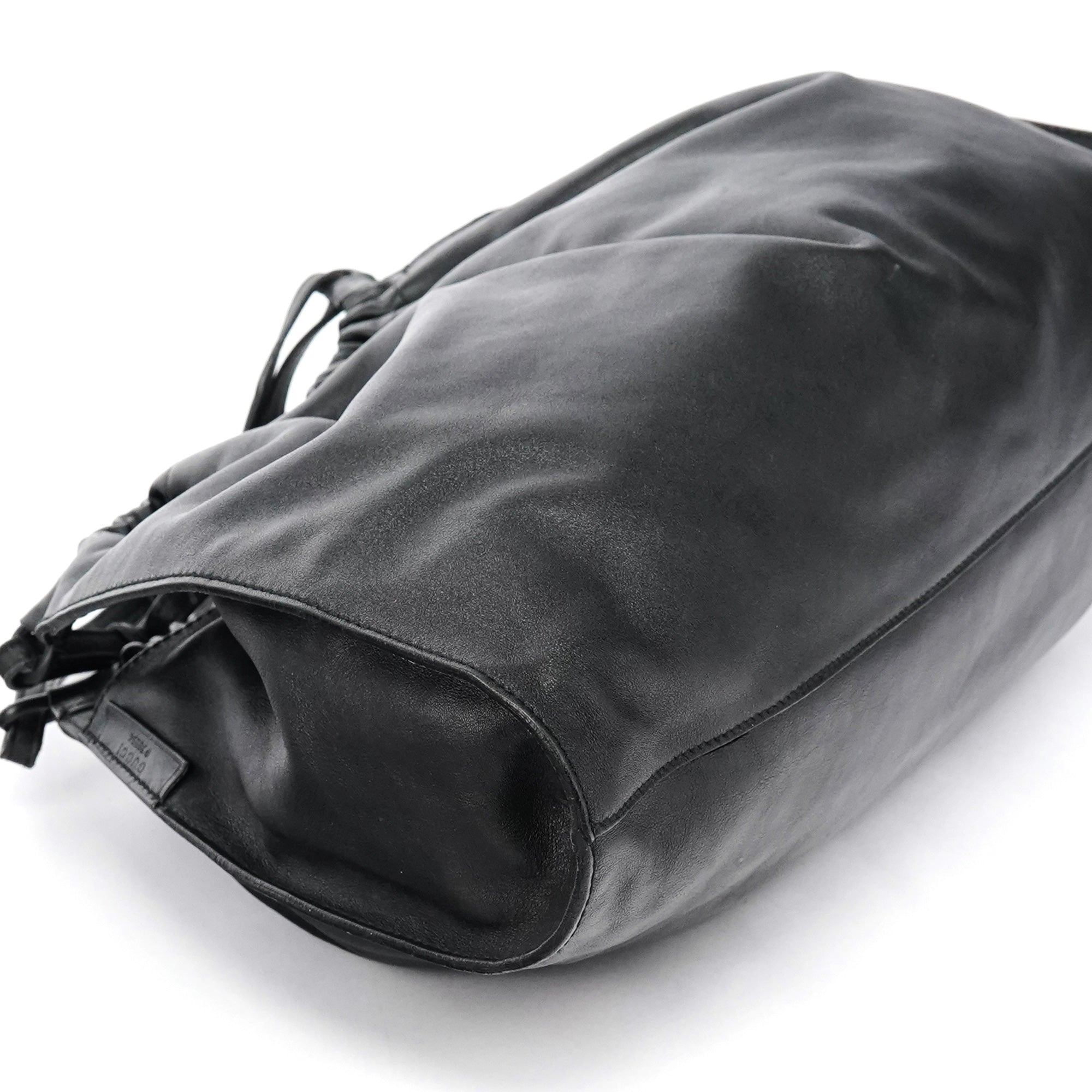 001 4335 Black Calfskin Ruched Handbag