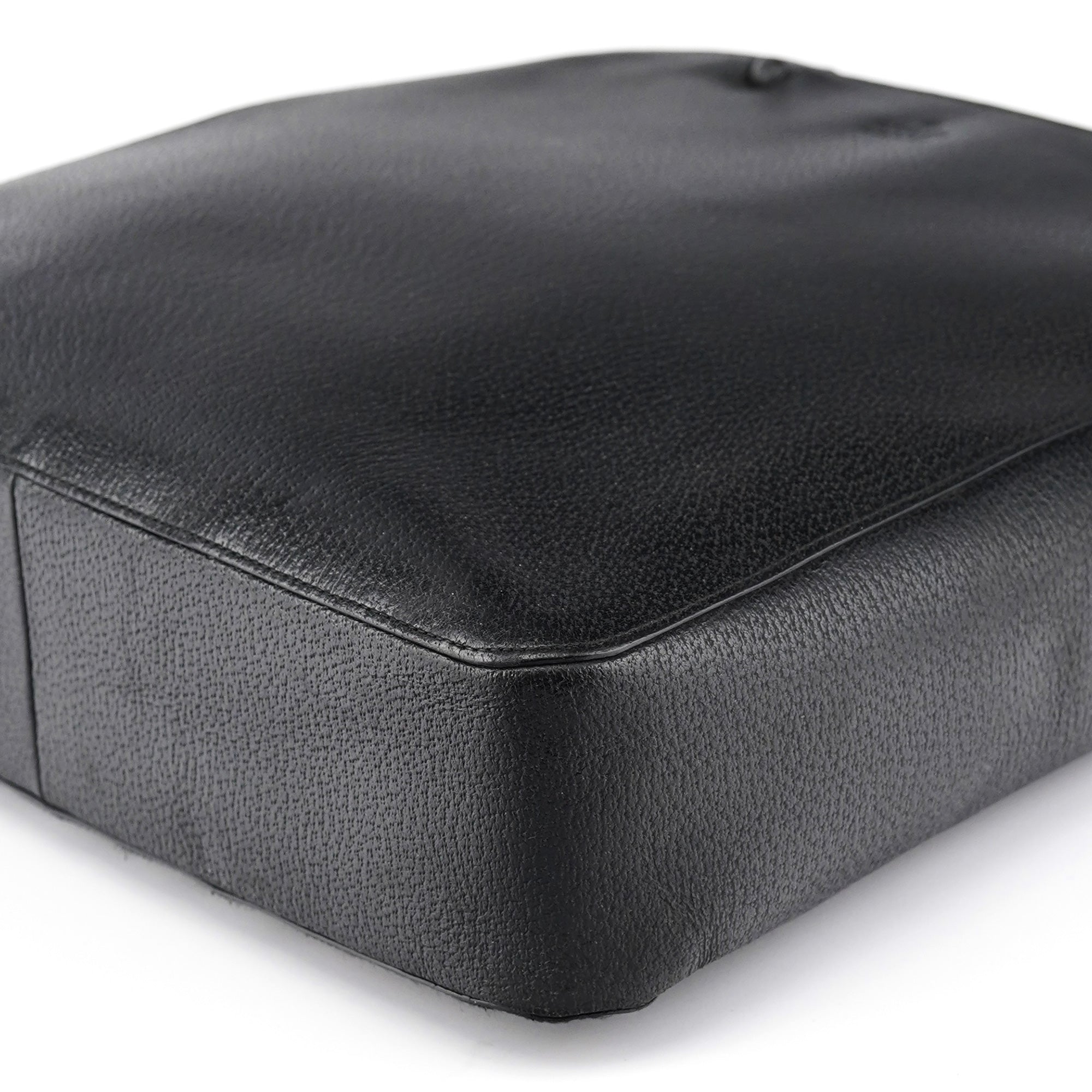 002 1059 Black Leather Bamboo Tote Bag