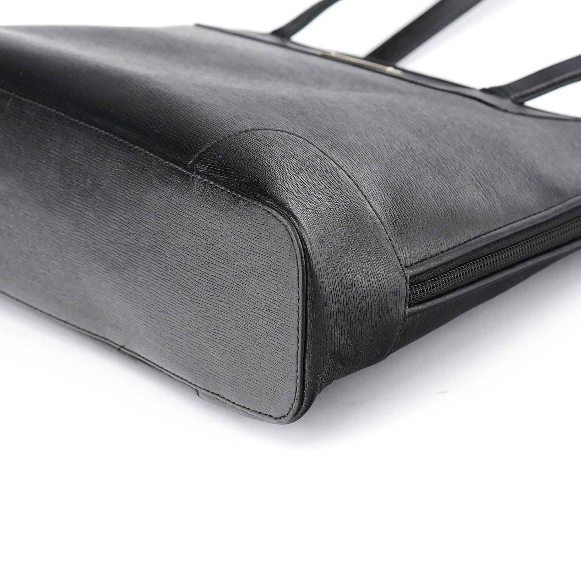 002 1122 Black Leather Tote Bag