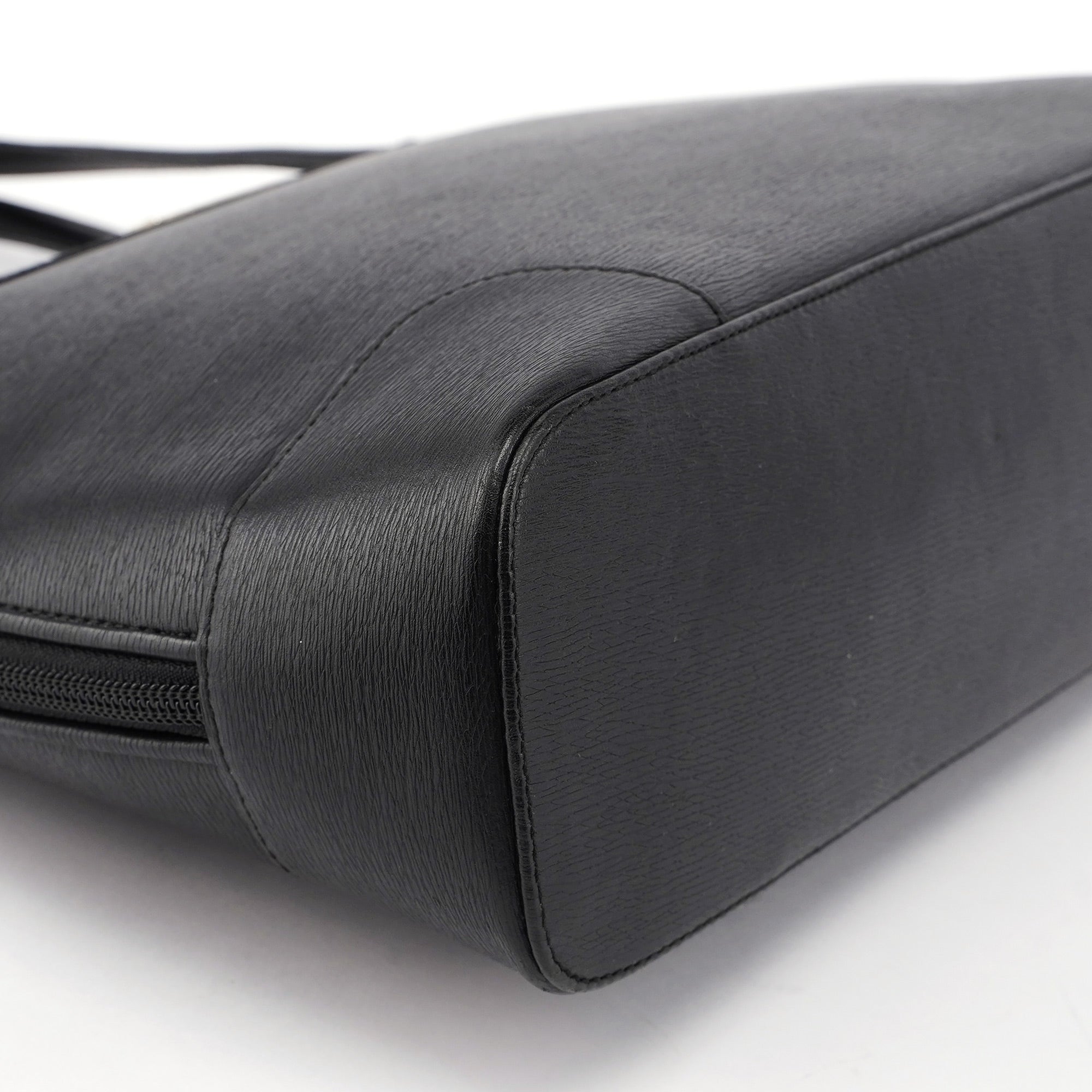 002 1122 Black Leather Tote Bag