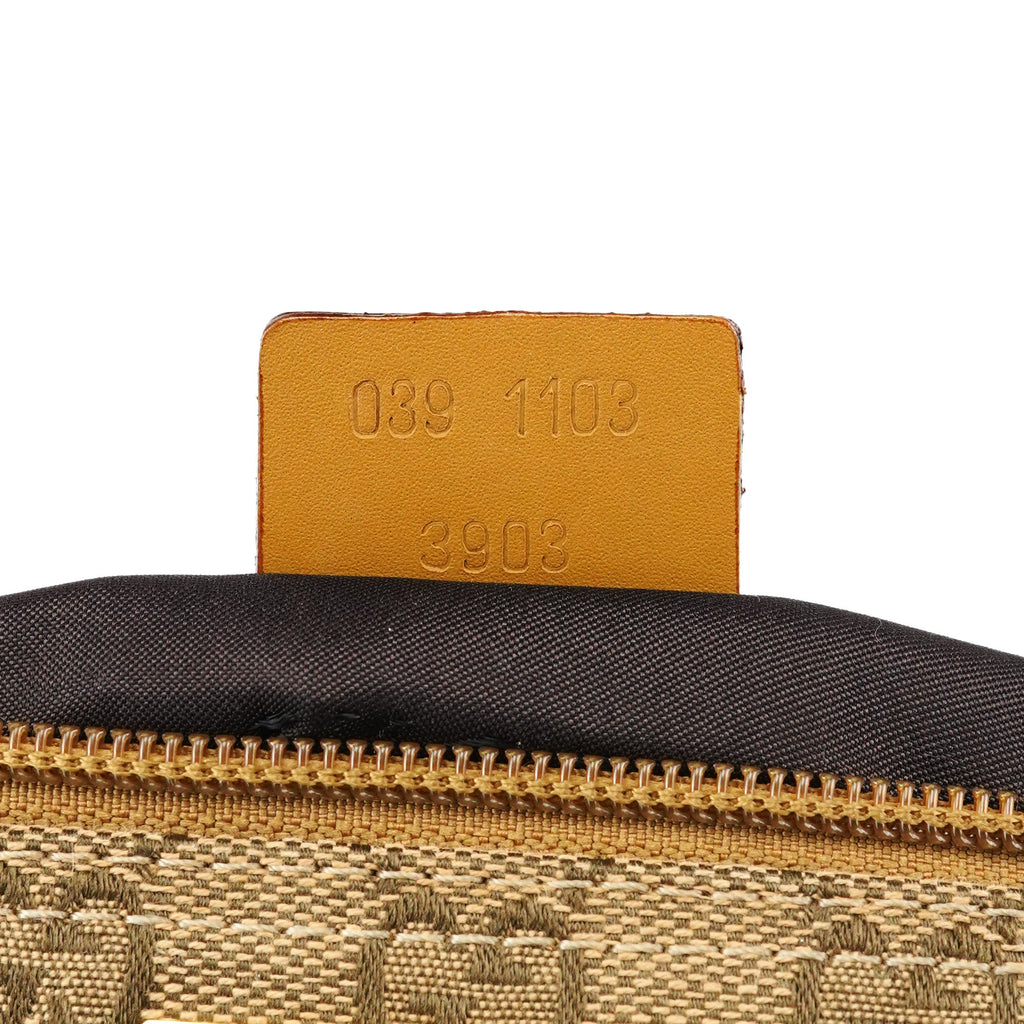 039 1103 Beige GG Boat Pochette