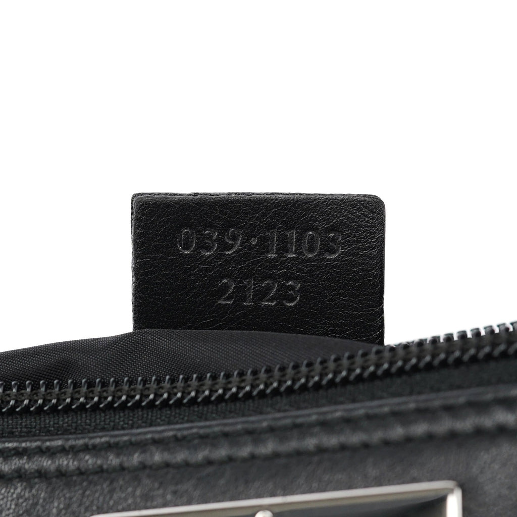039 1103 Black Calfskin Boat Pochette