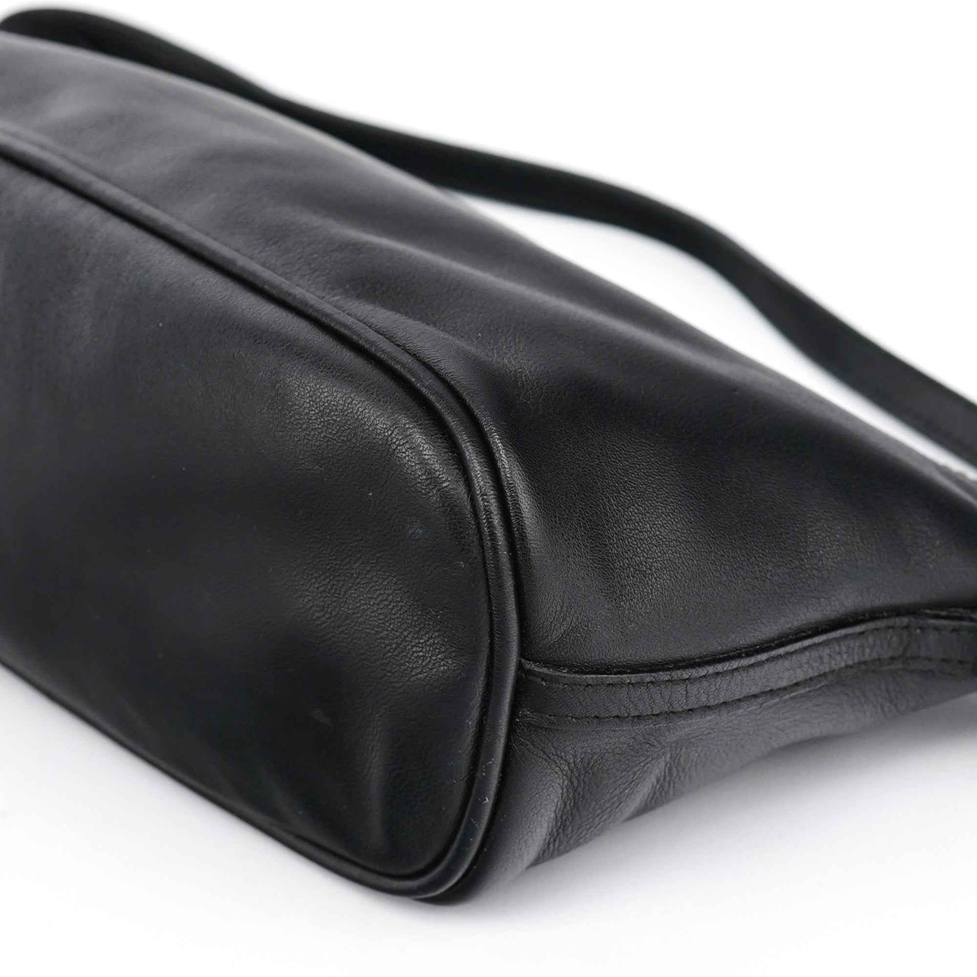 039 1103 Black Calfskin Boat Pochette