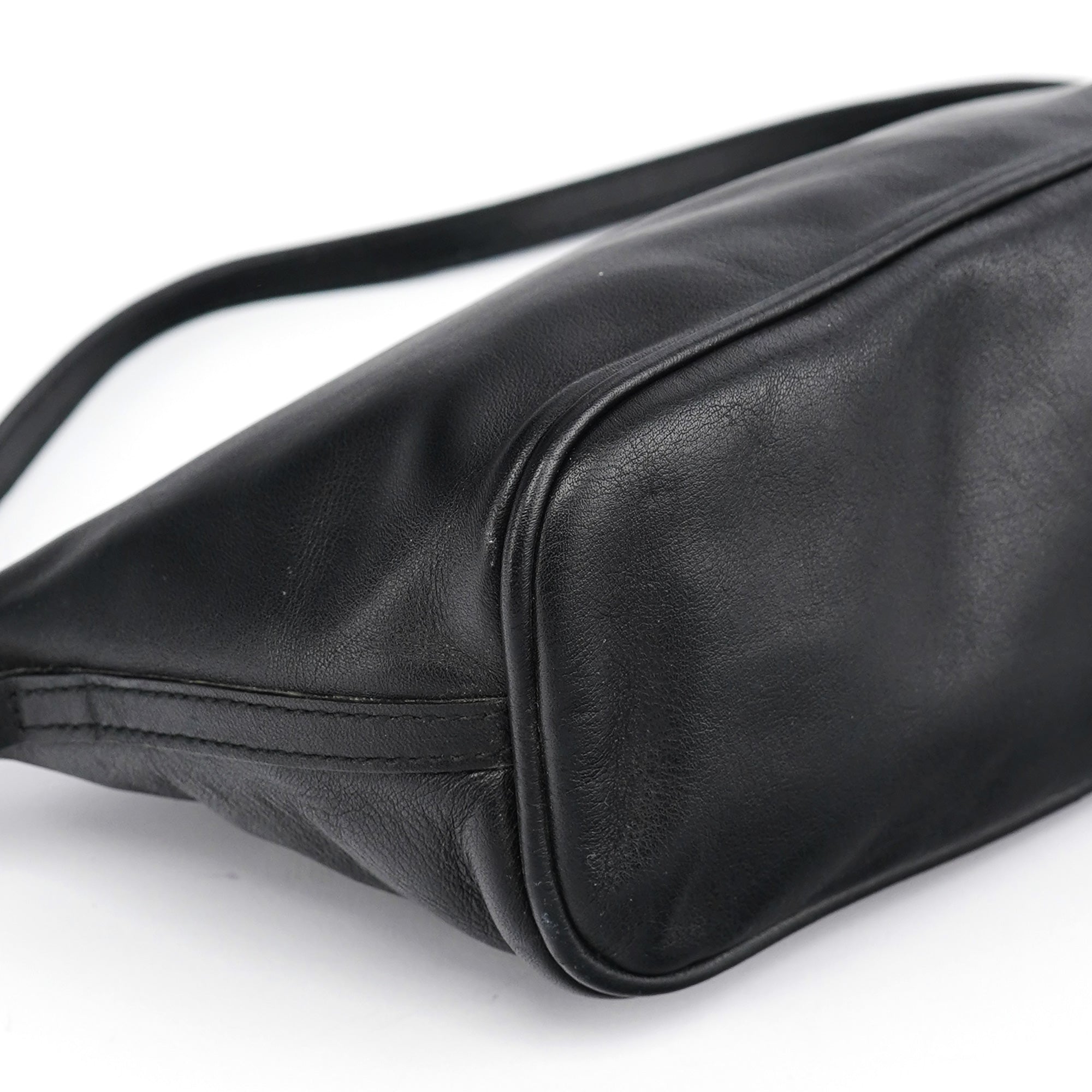 039 1103 Black Calfskin Boat Pochette