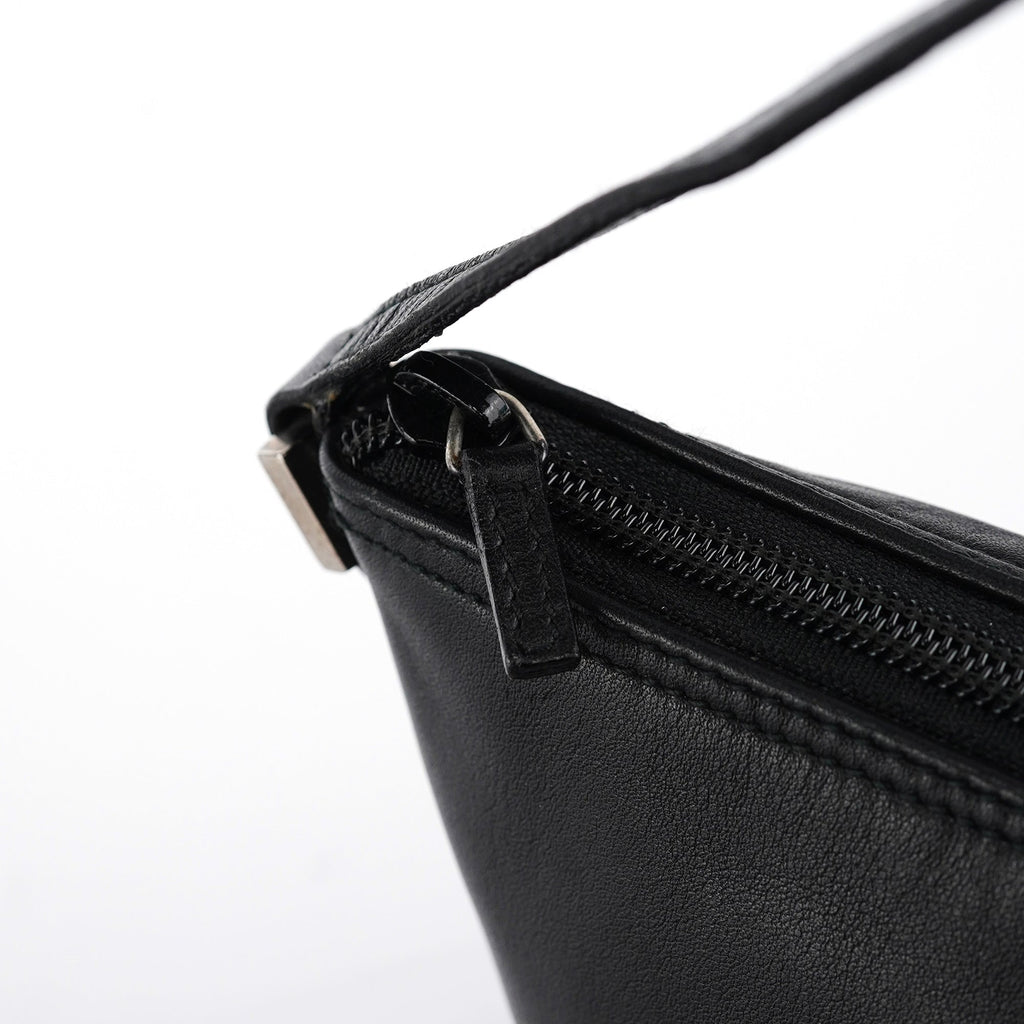 039 1103 Black Calfskin Boat Pochette
