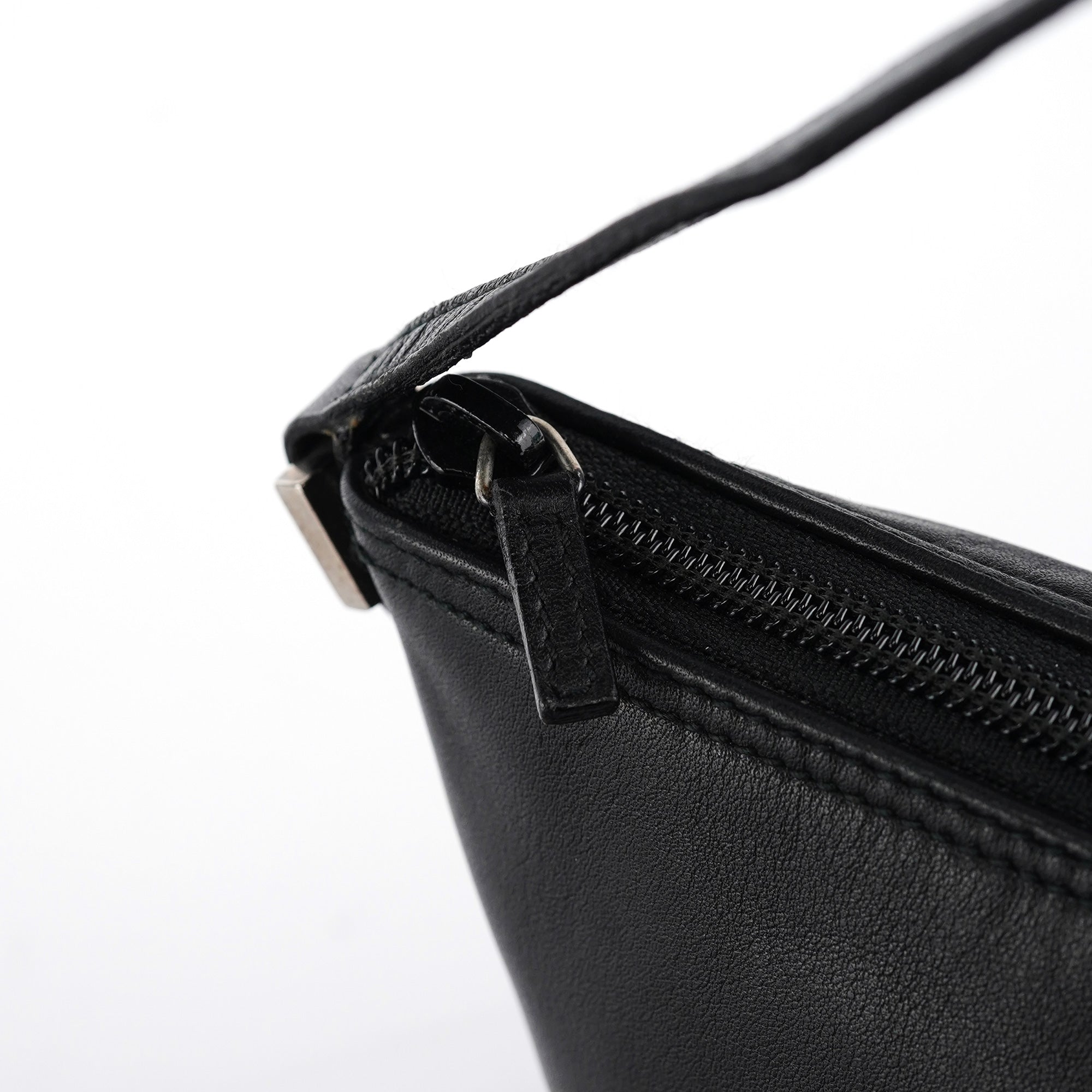 039 1103 Black Calfskin Boat Pochette