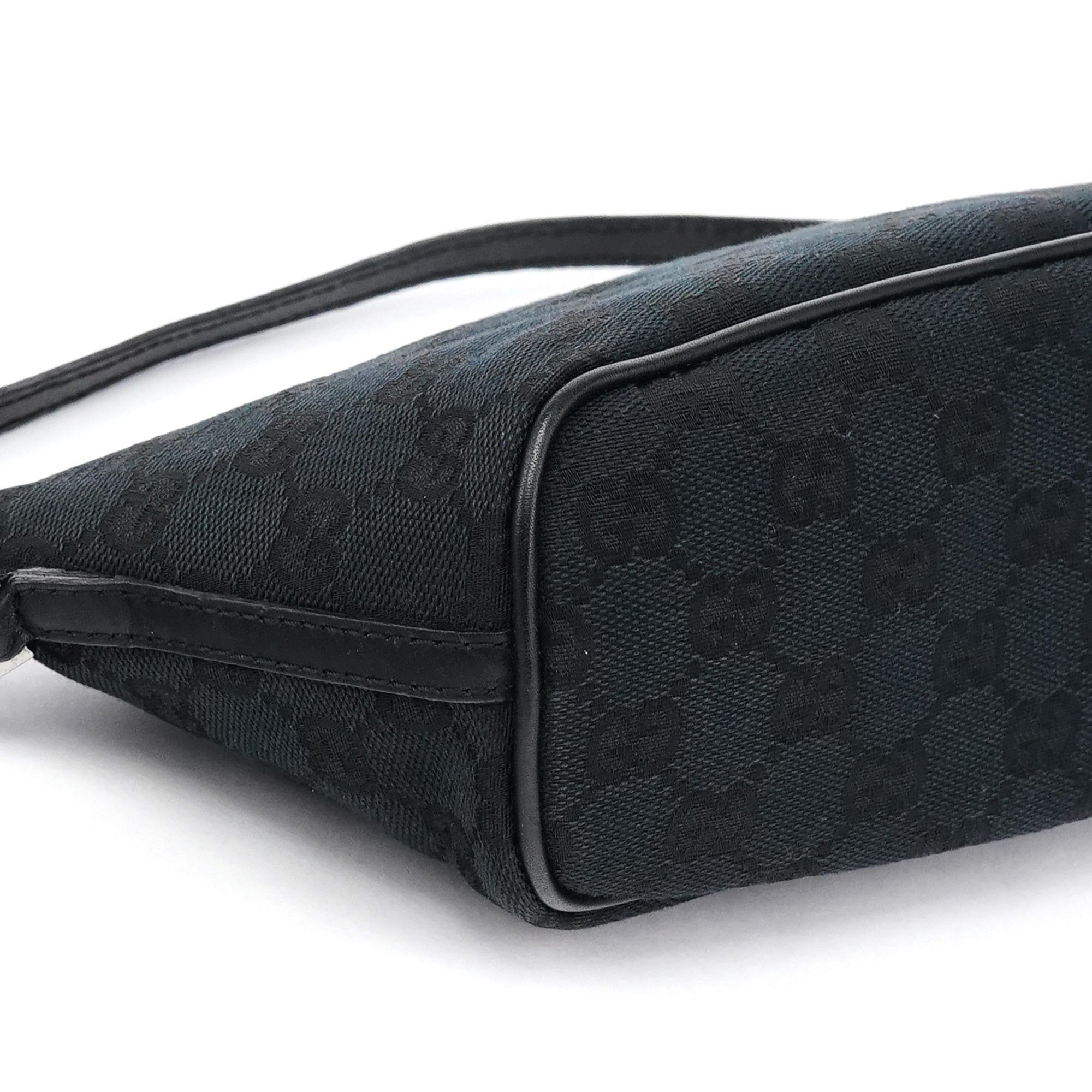 039 1103 Black GG Boat Pochette