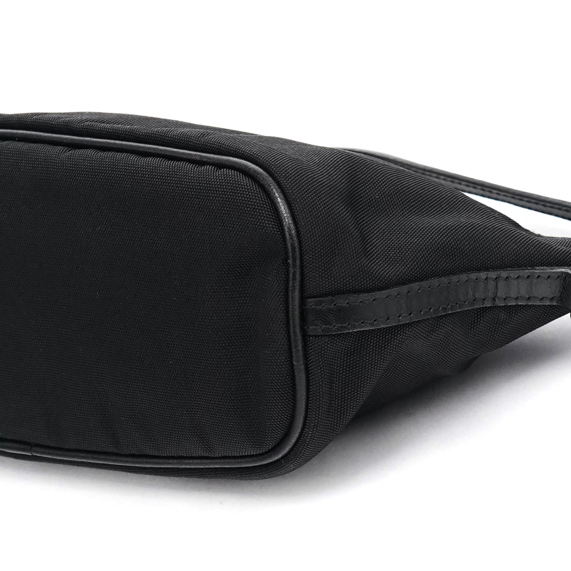 039 1103 Black Nylon Boat Pochette