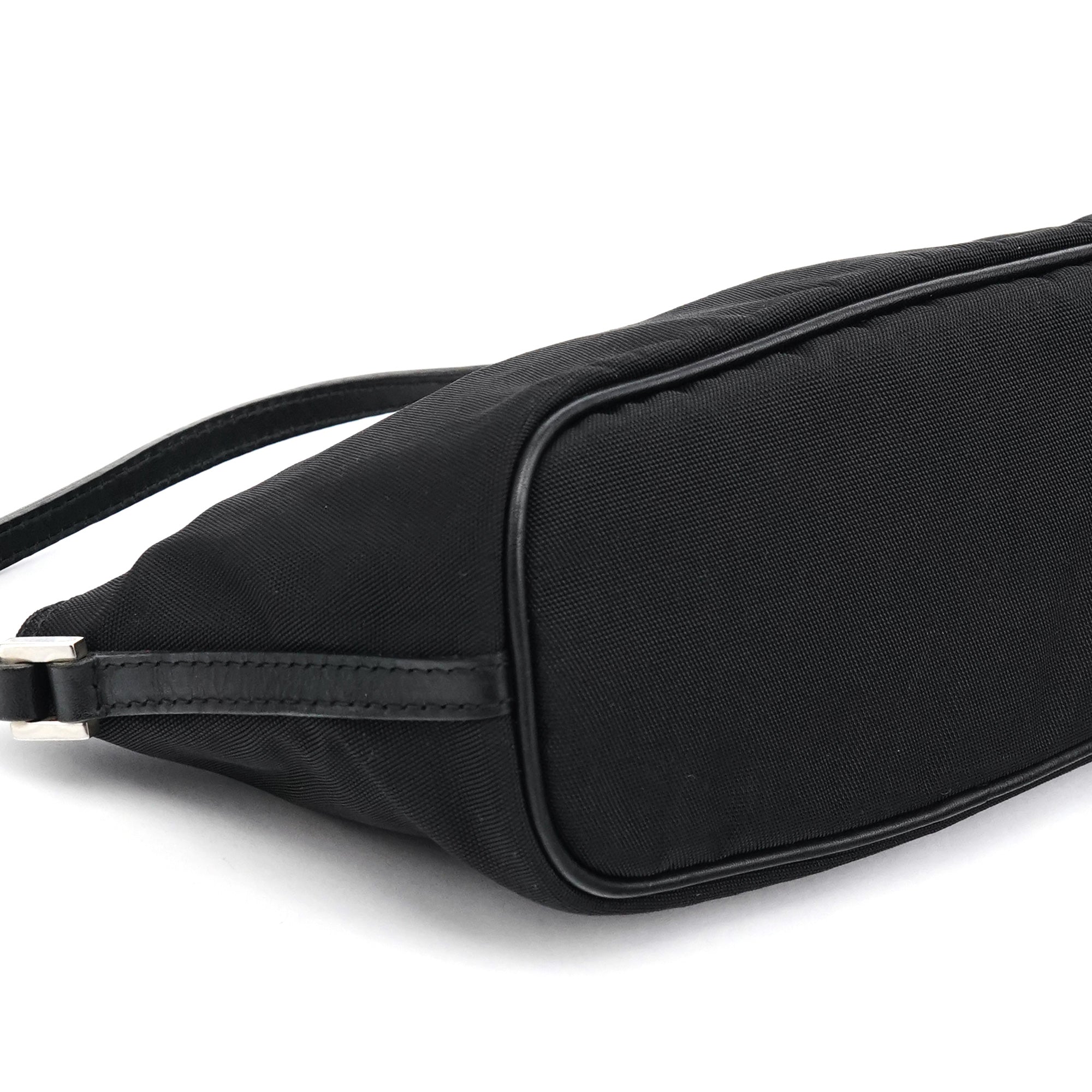 039 1103 Black Nylon Boat Pochette