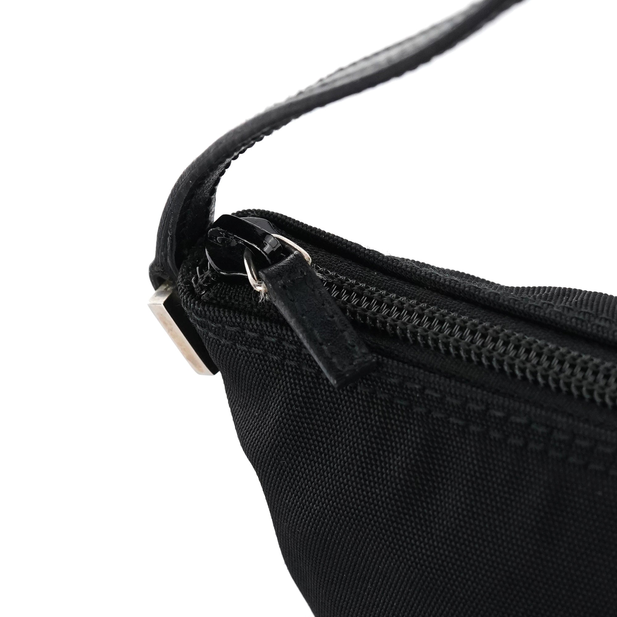 039 1103 Black Nylon Boat Pochette