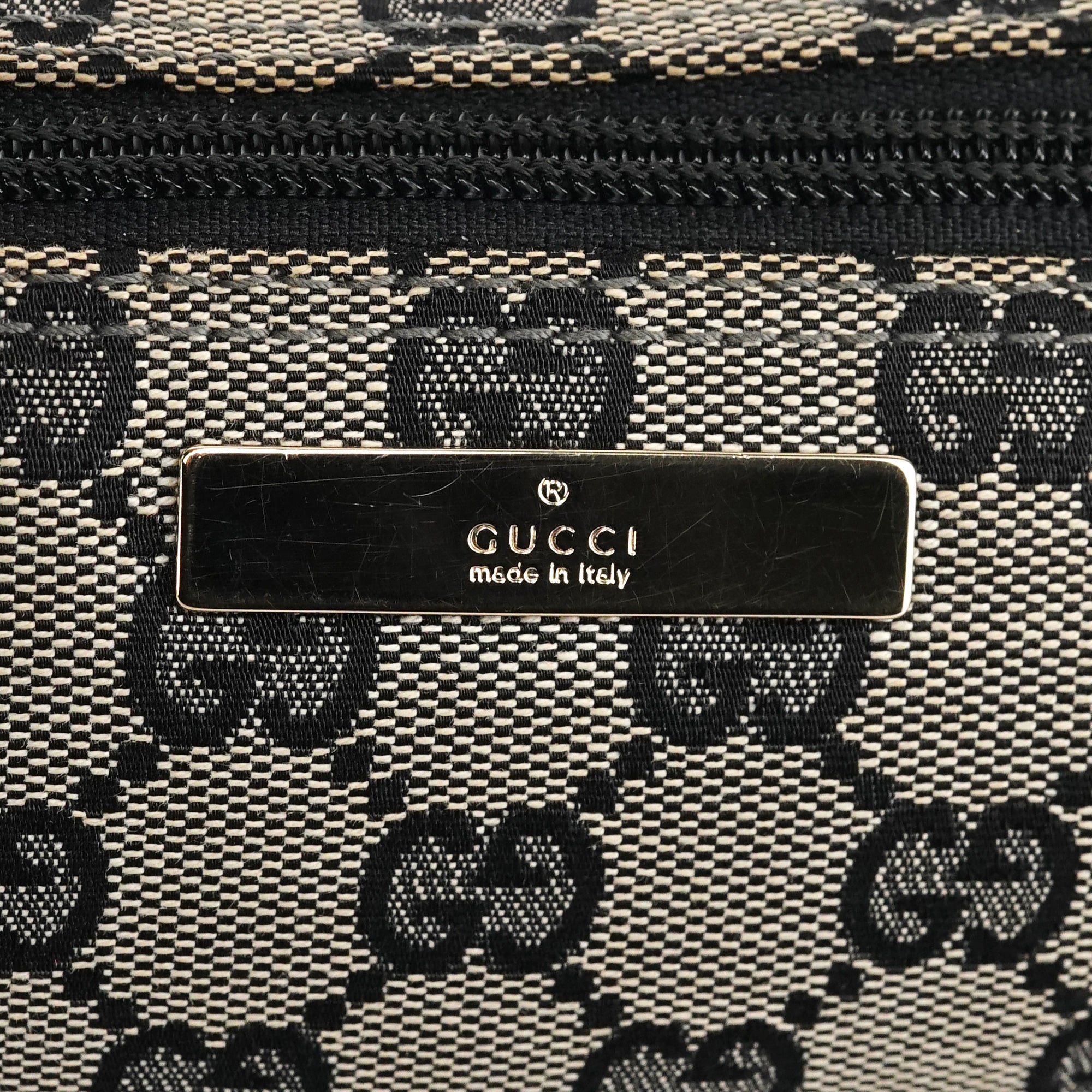 039 1103 Grey Black GG Boat Pochette
