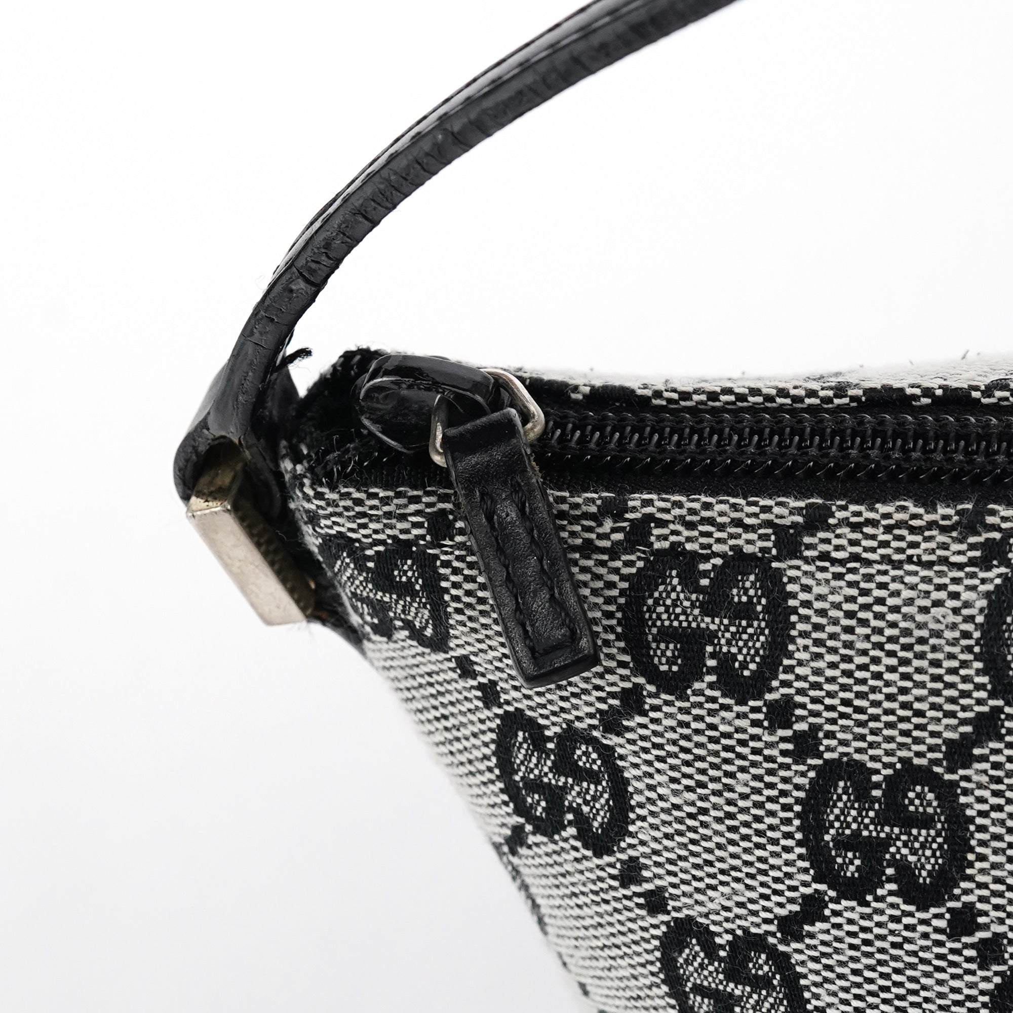 039 1103 Grey Black GG Boat Pochette