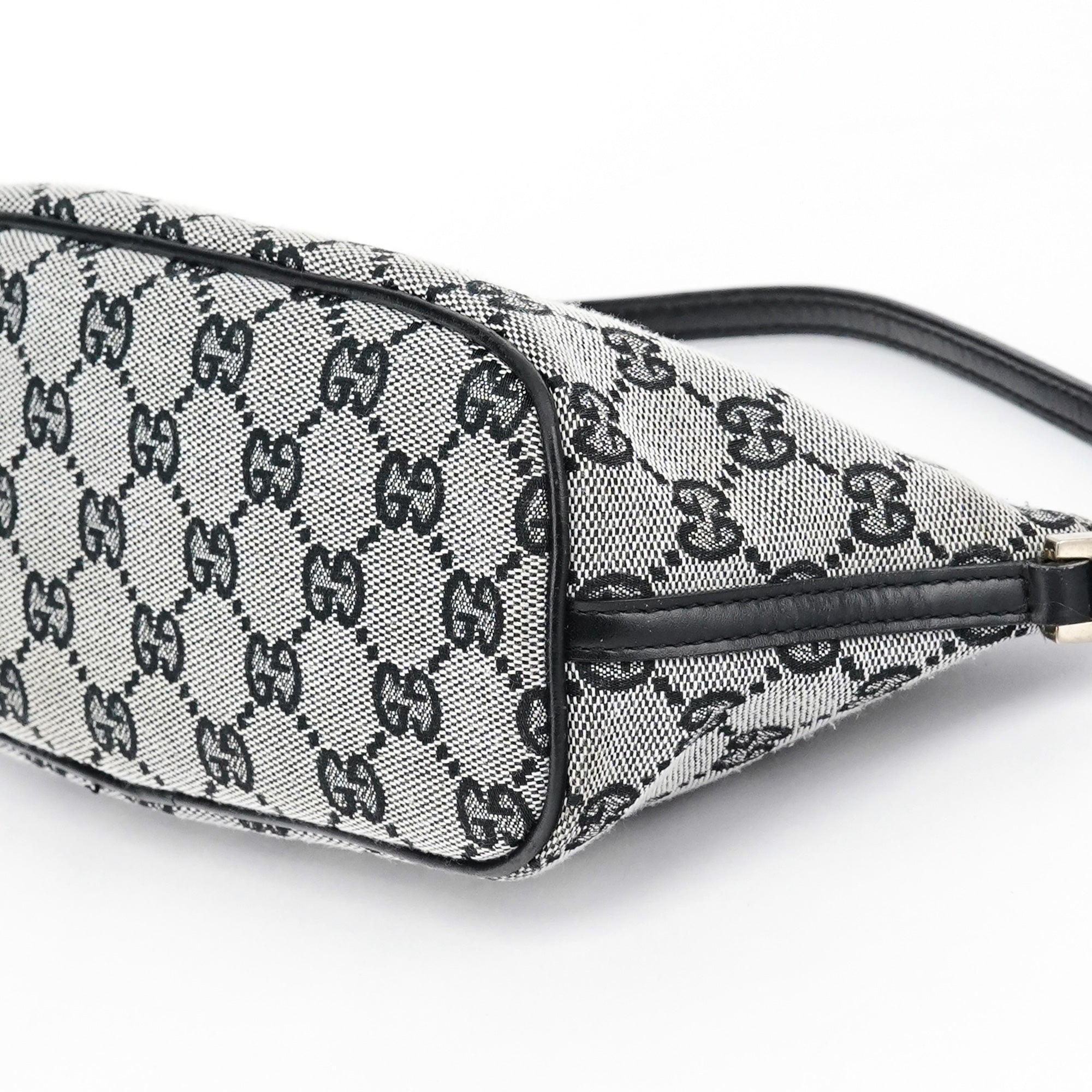 039 1103 Grey Black GG Boat Pochette