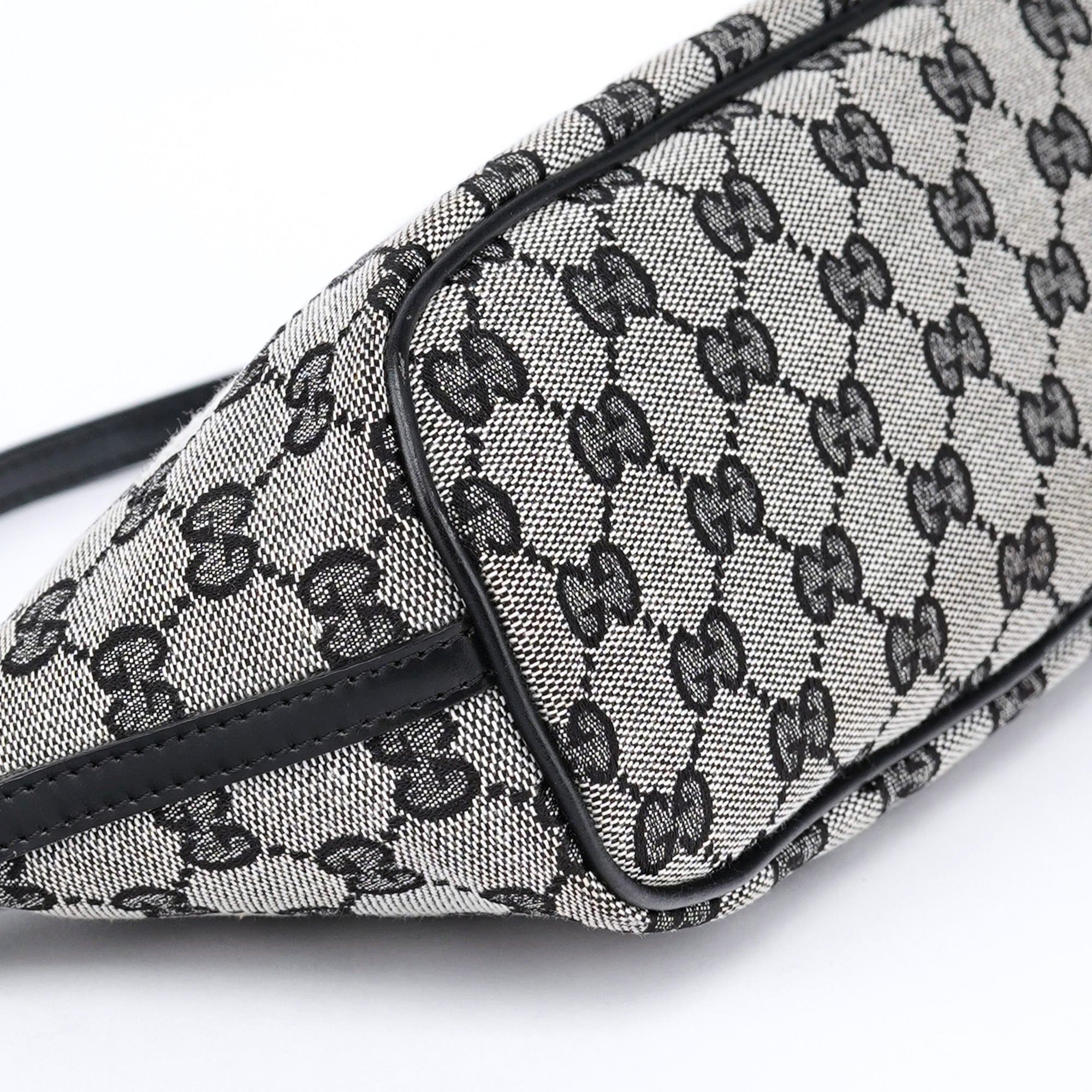 039 1103 Grey GG Boat Pochette