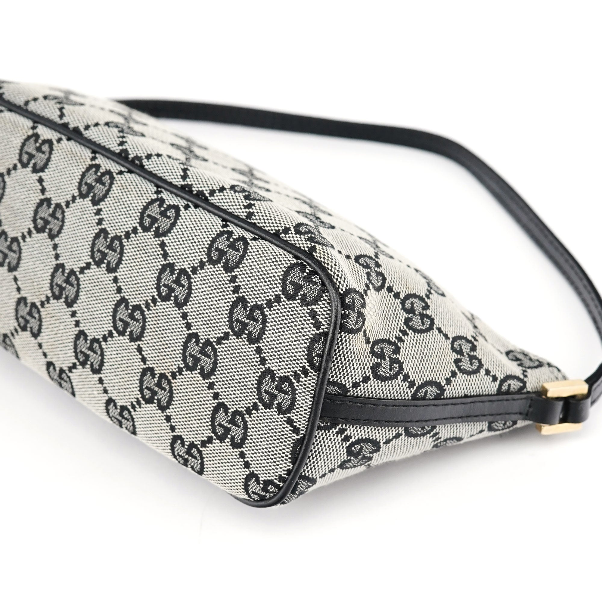 039 1103 Grey GG Boat Pochette