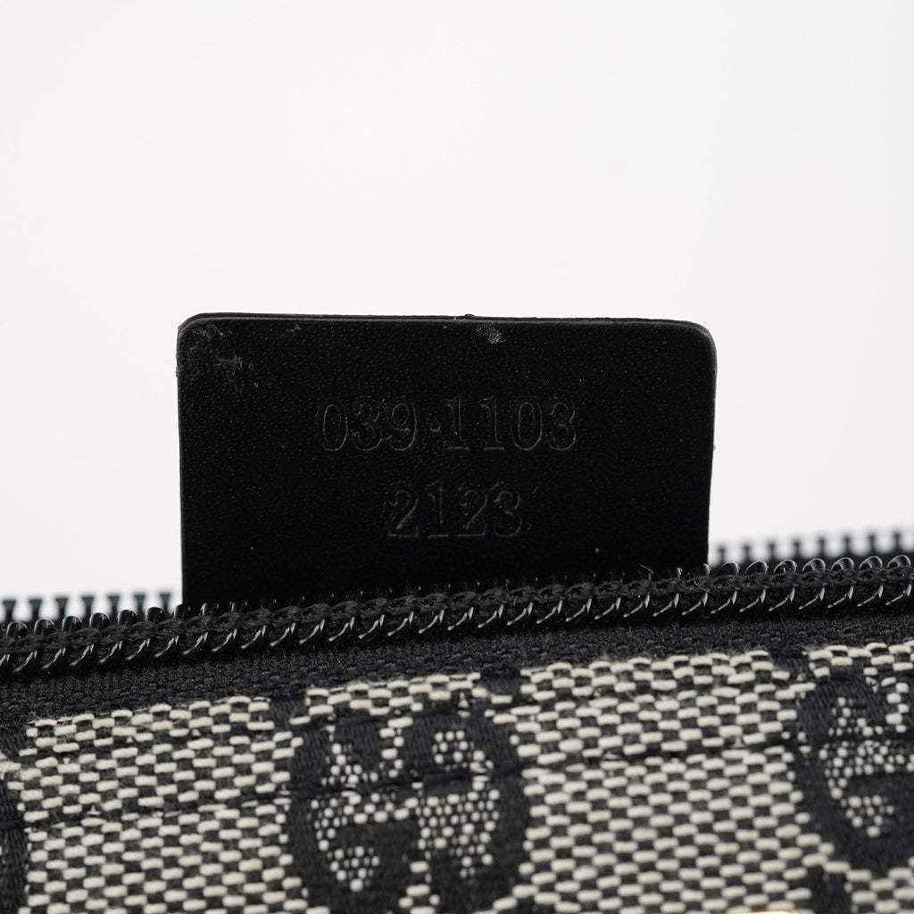 039 1103 Grey GG Boat Pochette