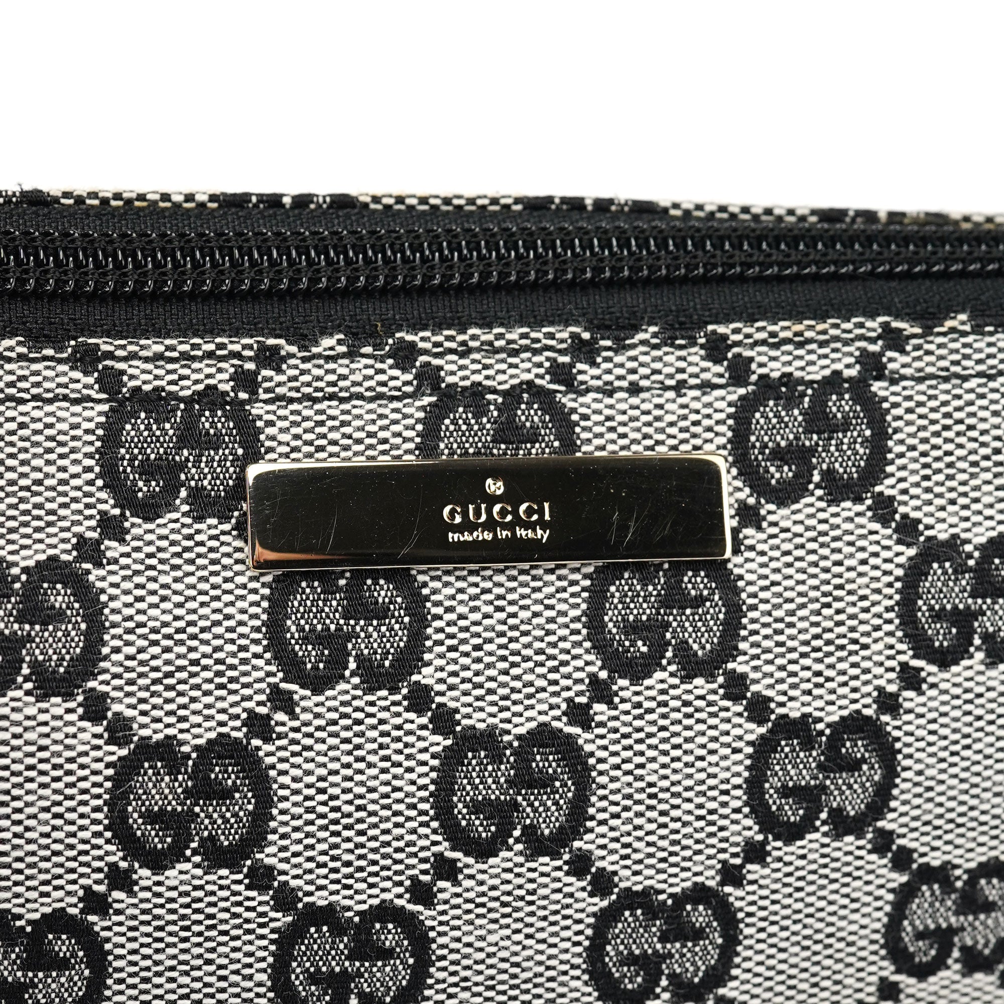 039 1103 Grey GG Boat Pochette