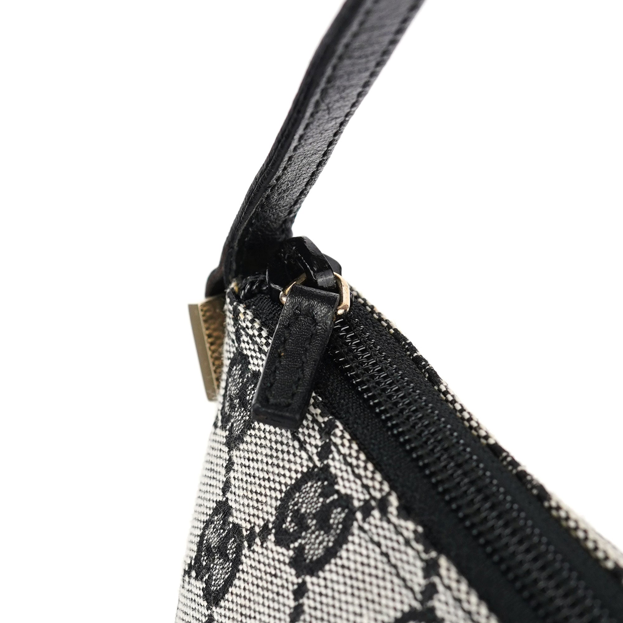 039 1103 Grey GG Boat Pochette