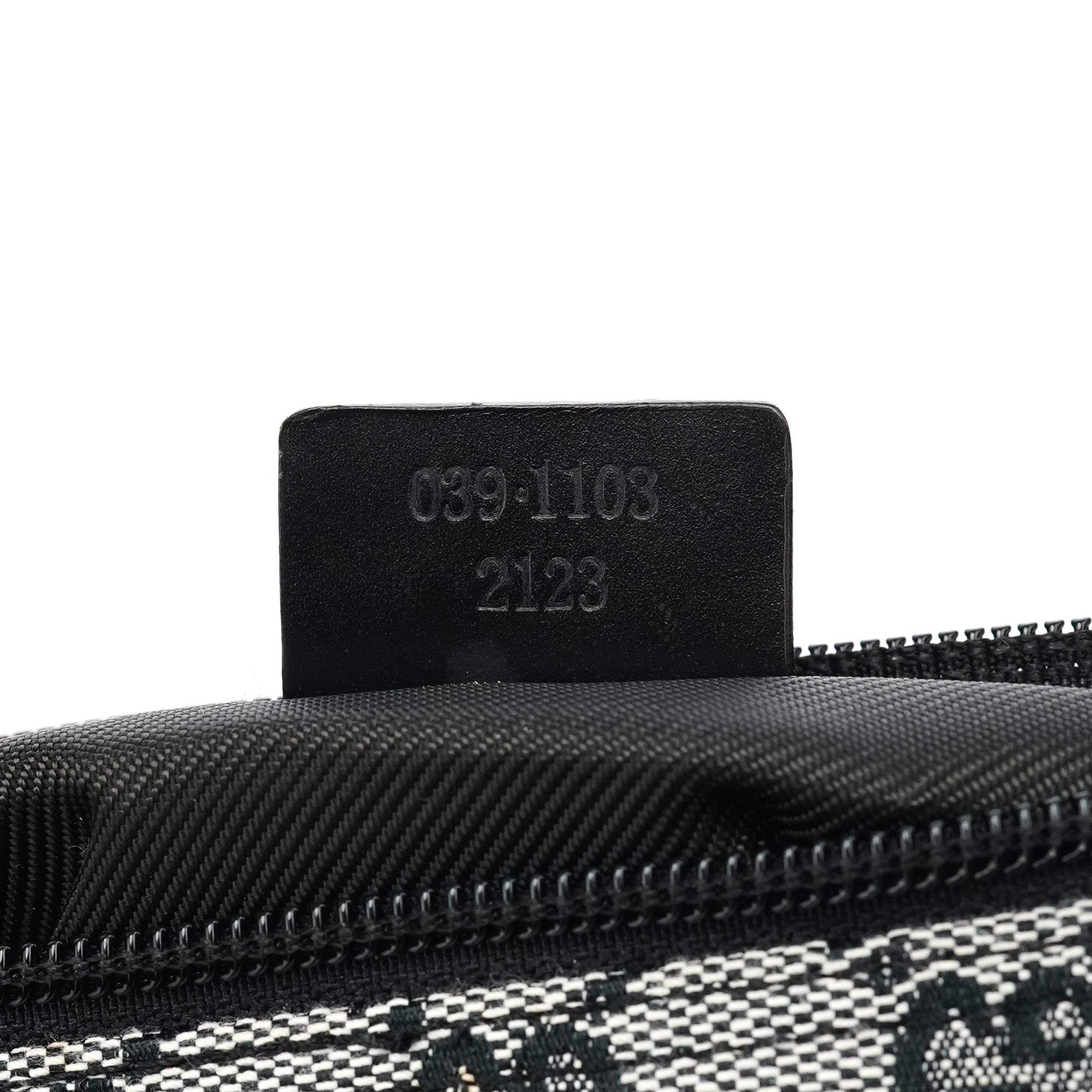 039 1103 Grey GG Boat Pochette