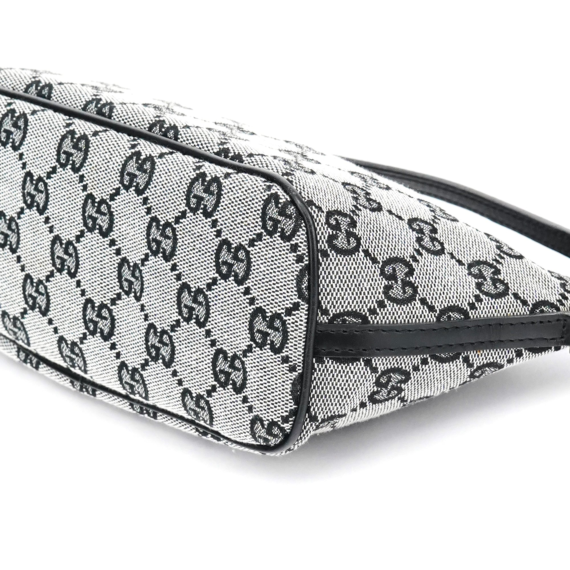 039 1103 Grey GG Boat Pochette