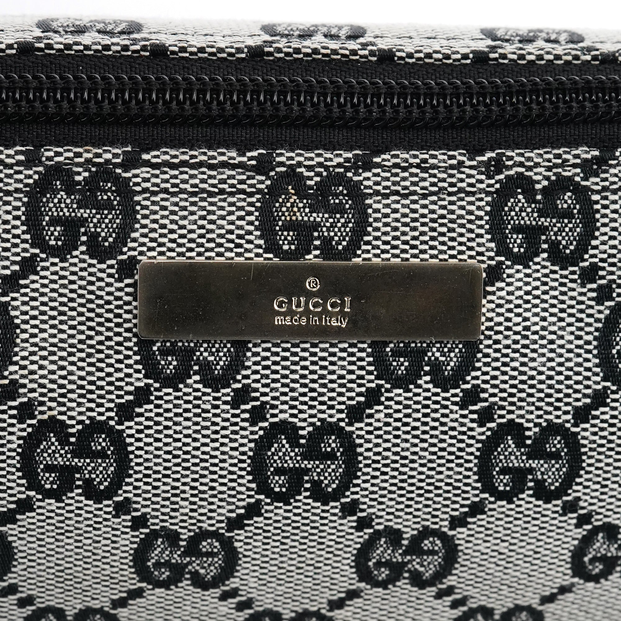 039 1103 Grey GG Boat Pochette