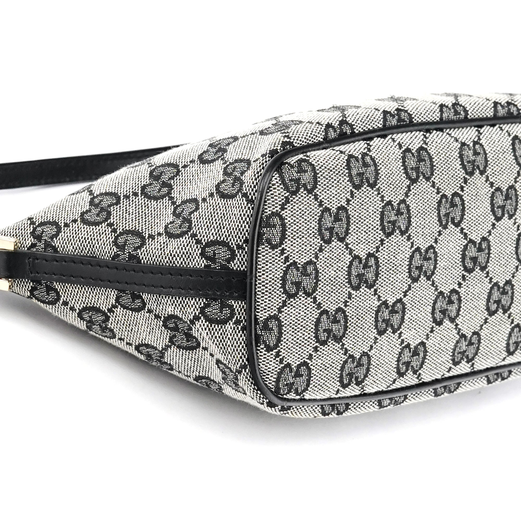 039 1103 Grey GG Boat Pochette