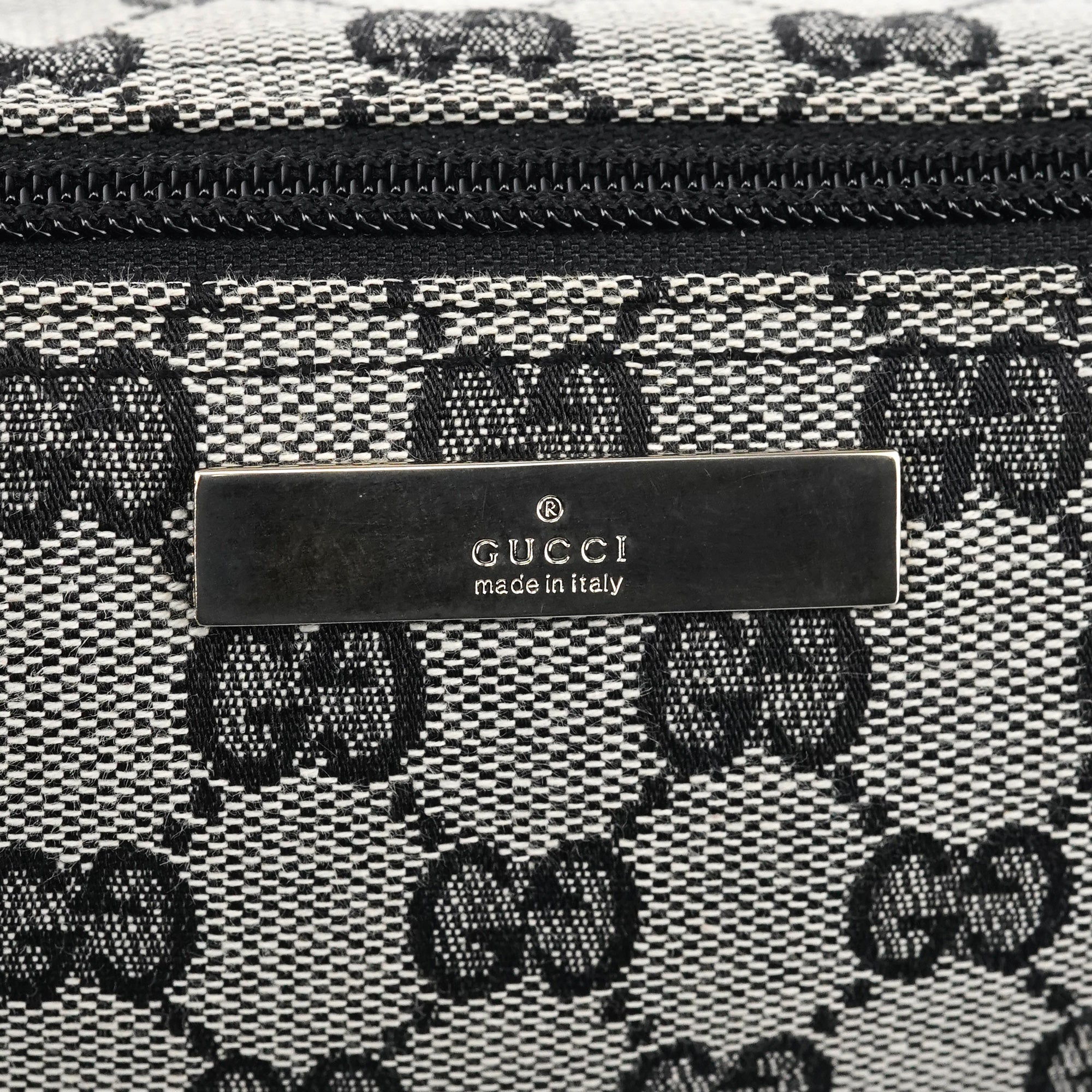 039 1103 Grey GG Boat Pochette
