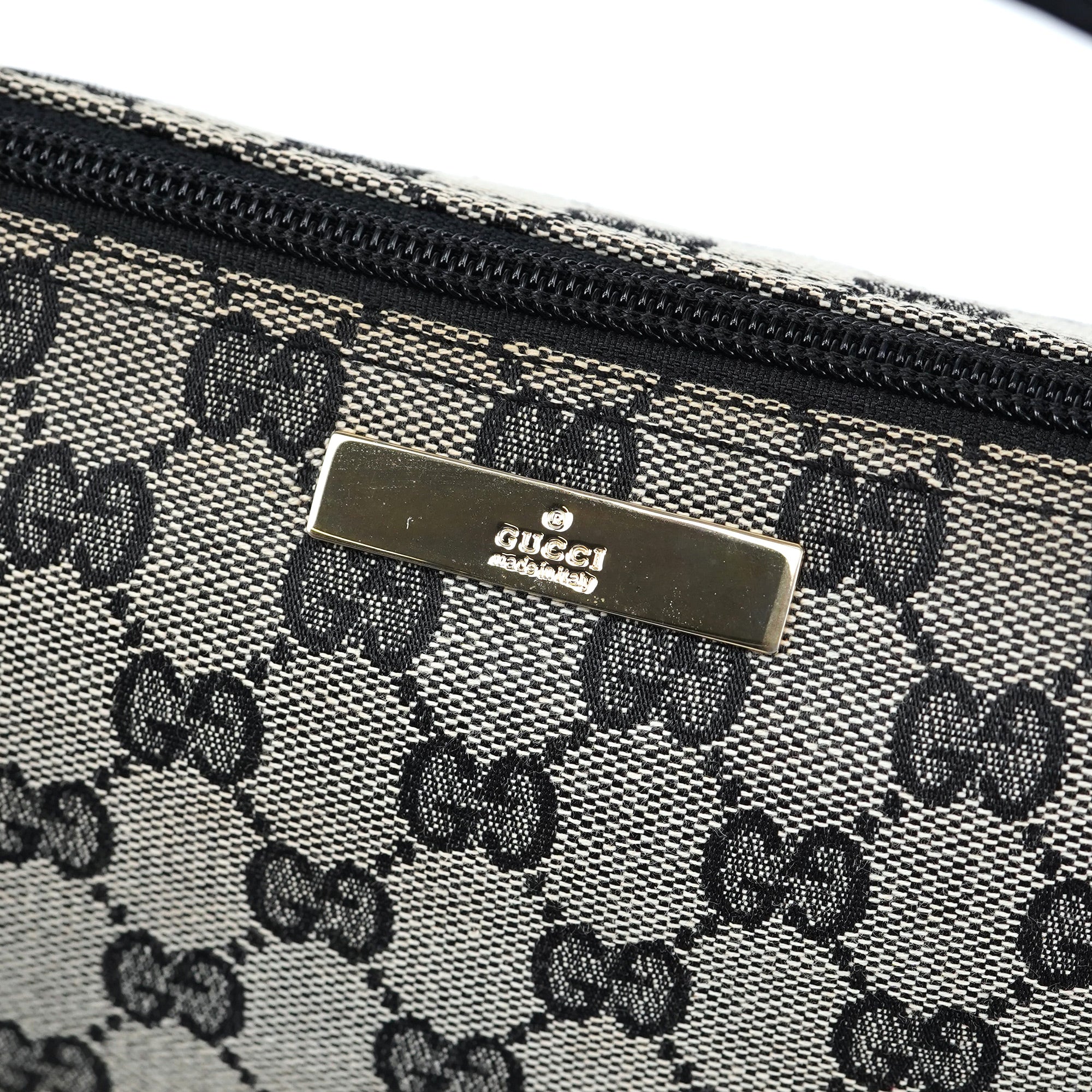 039 1103 Grey GG Boat Pochette