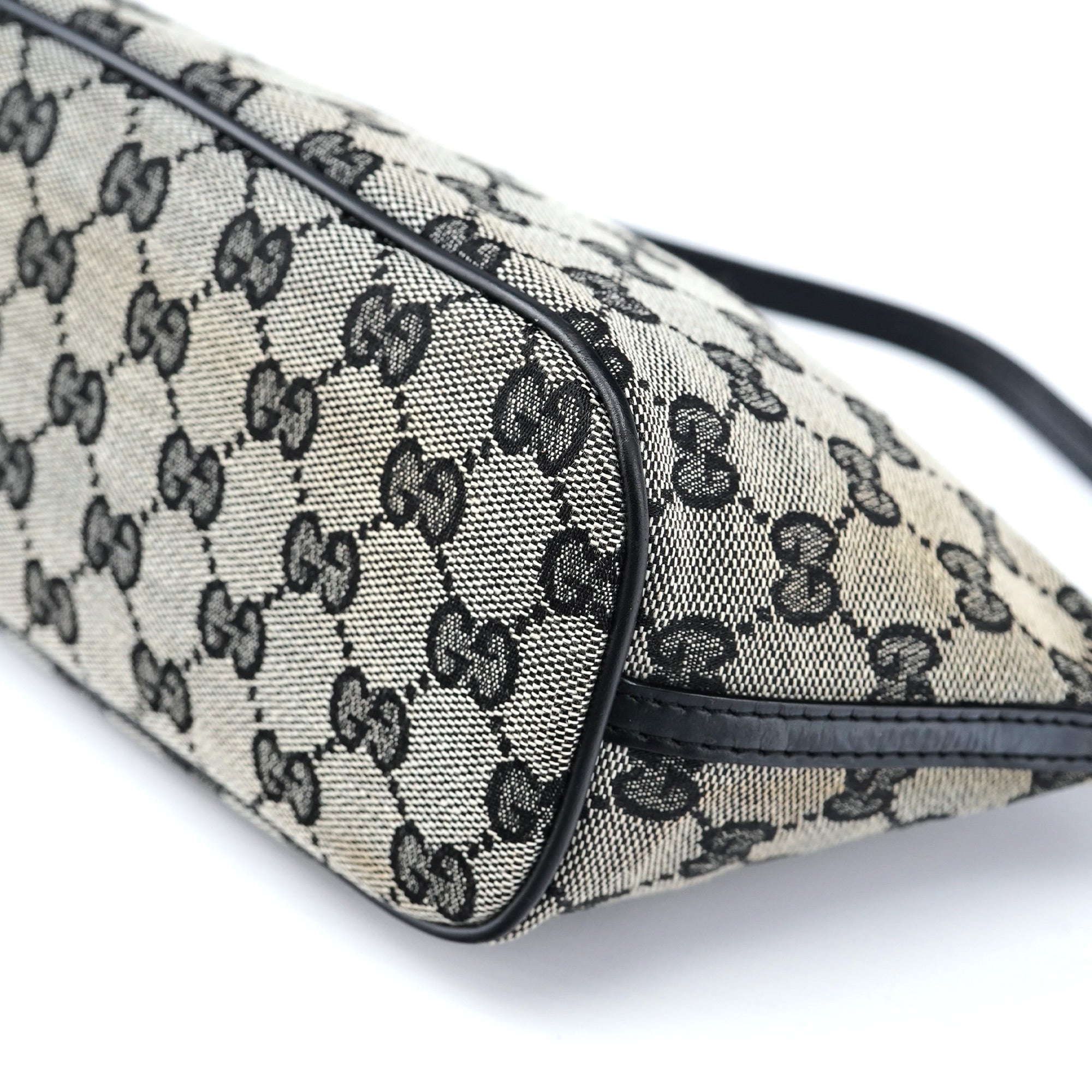 039 1103 Grey GG Boat Pochette