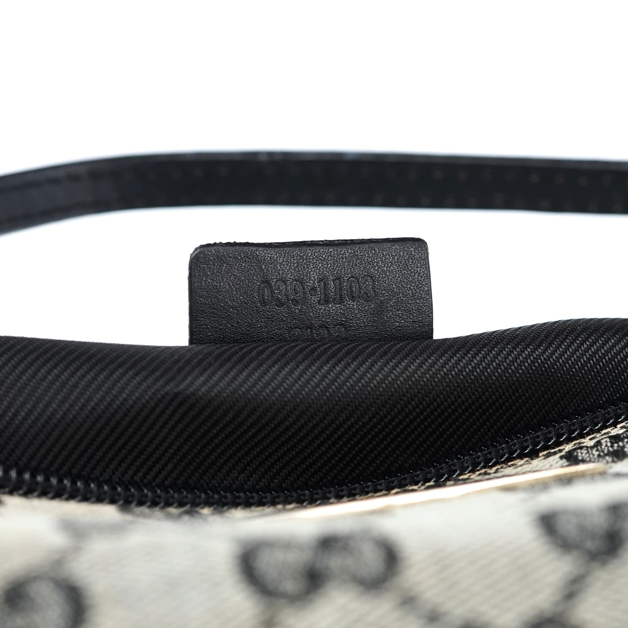 039 1103 Grey GG Boat Pochette