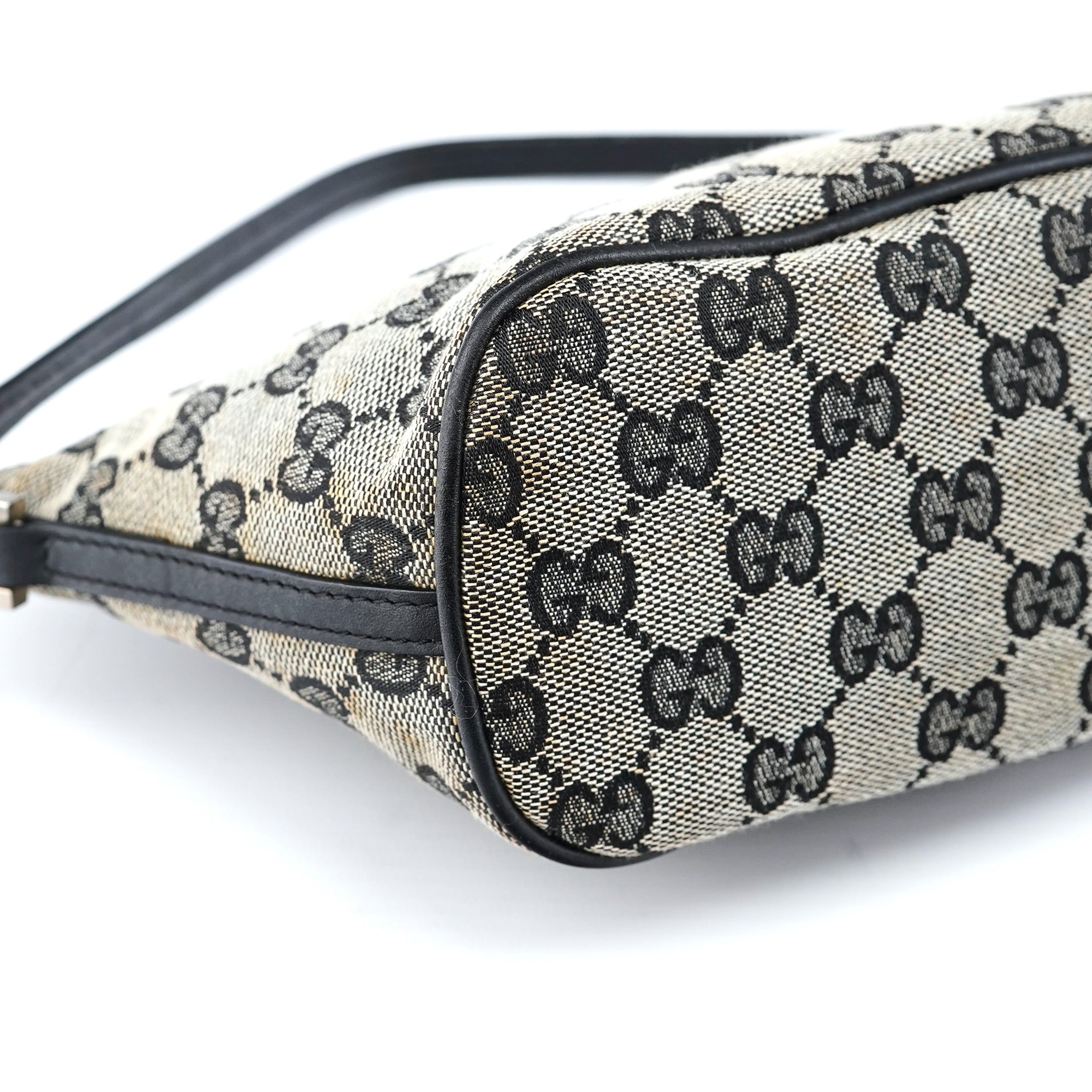 039 1103 Grey GG Boat Pochette
