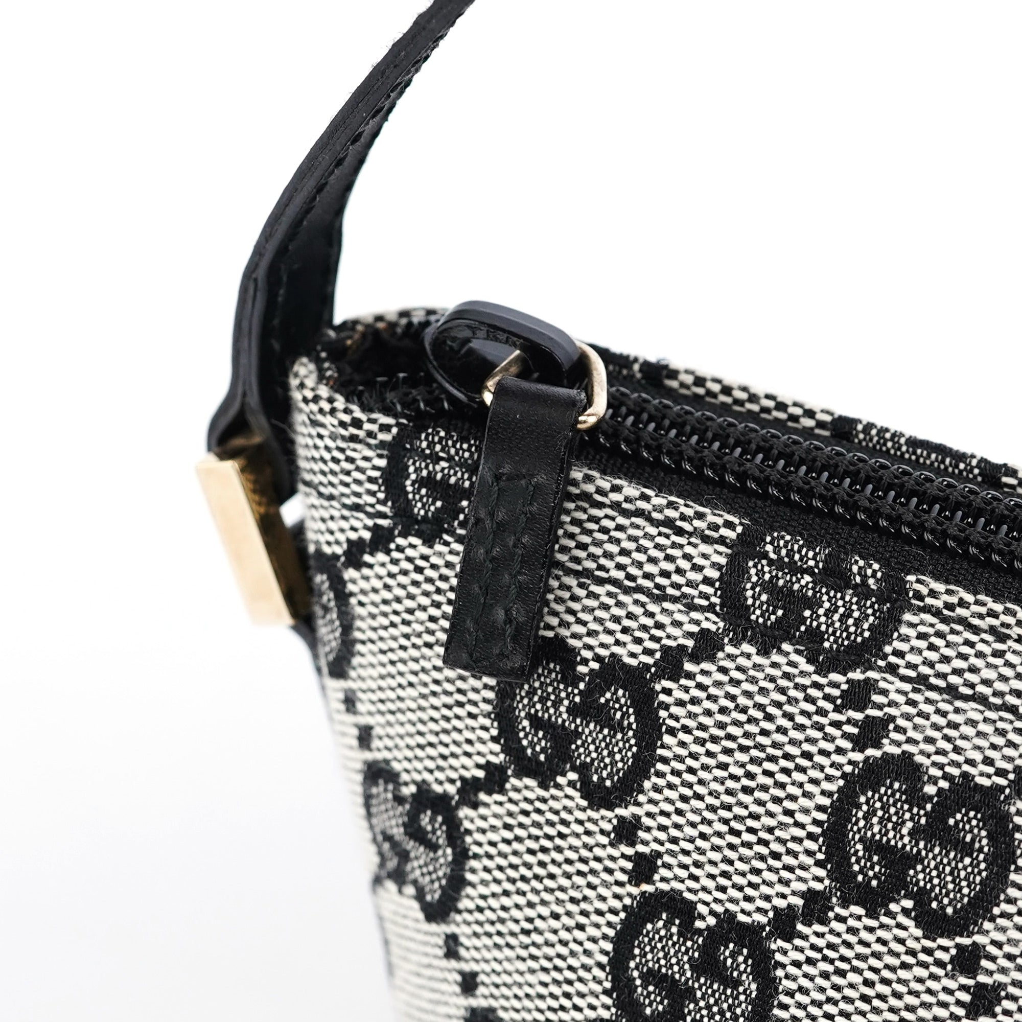 039 1103 Grey GG Boat Pochette