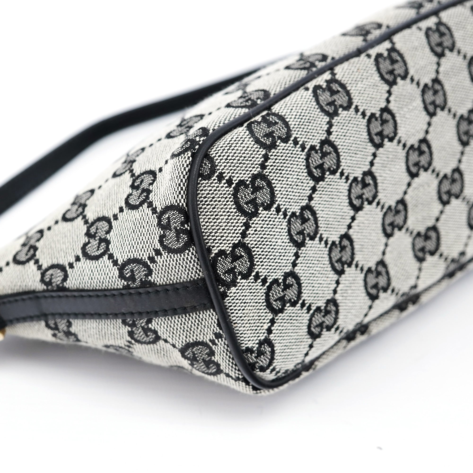 039 1103 Grey GG Boat Pochette