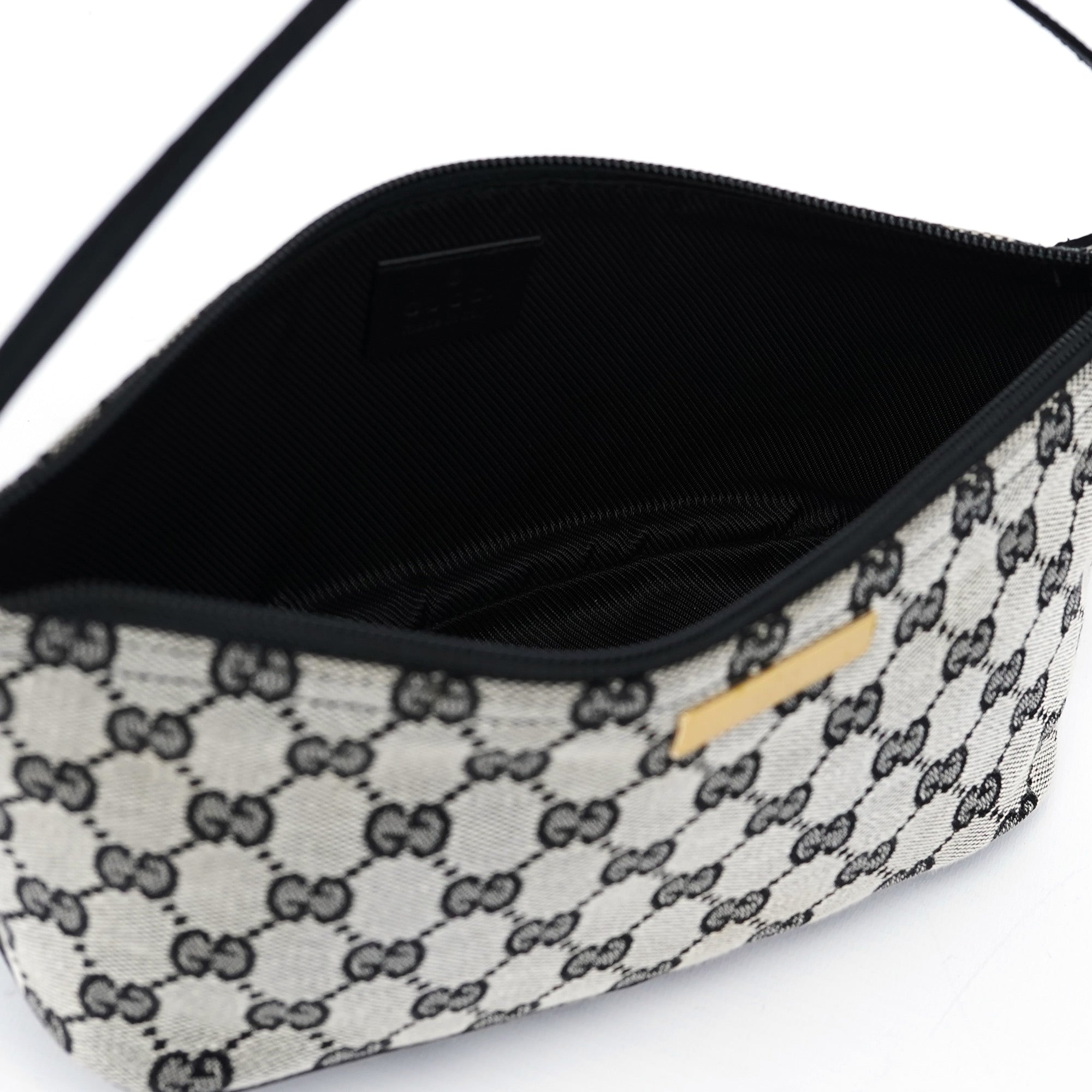 039 1103 Grey GG Boat Pochette
