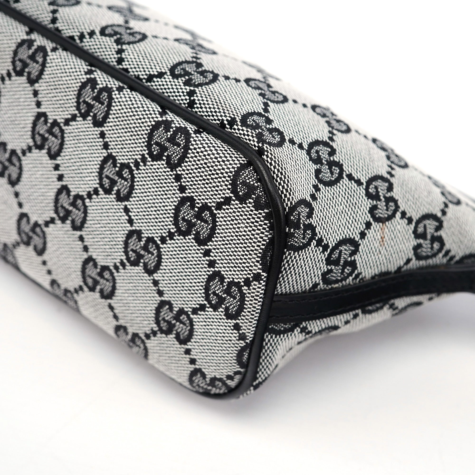 039 1103 Grey GG Boat Pochette