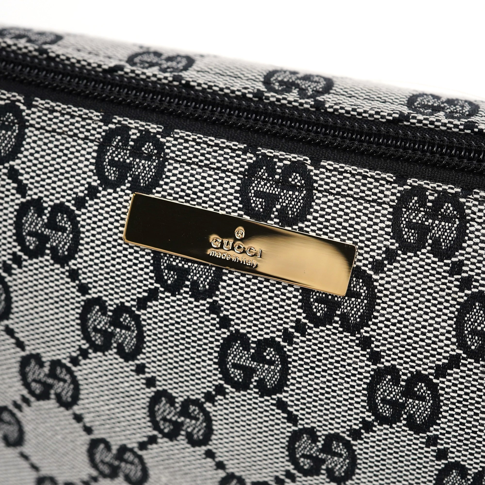 039 1103 Grey GG Boat Pochette