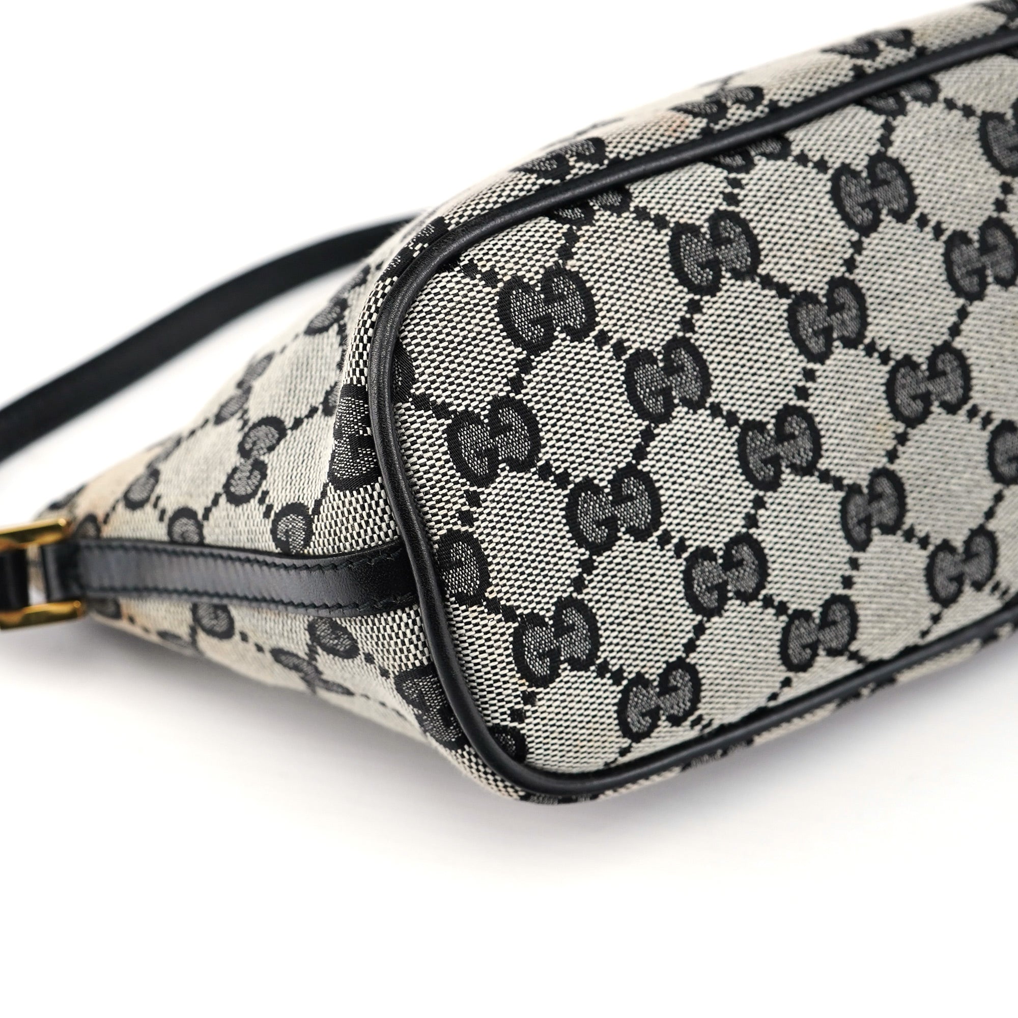 039 1103 Grey GG Boat Pochette
