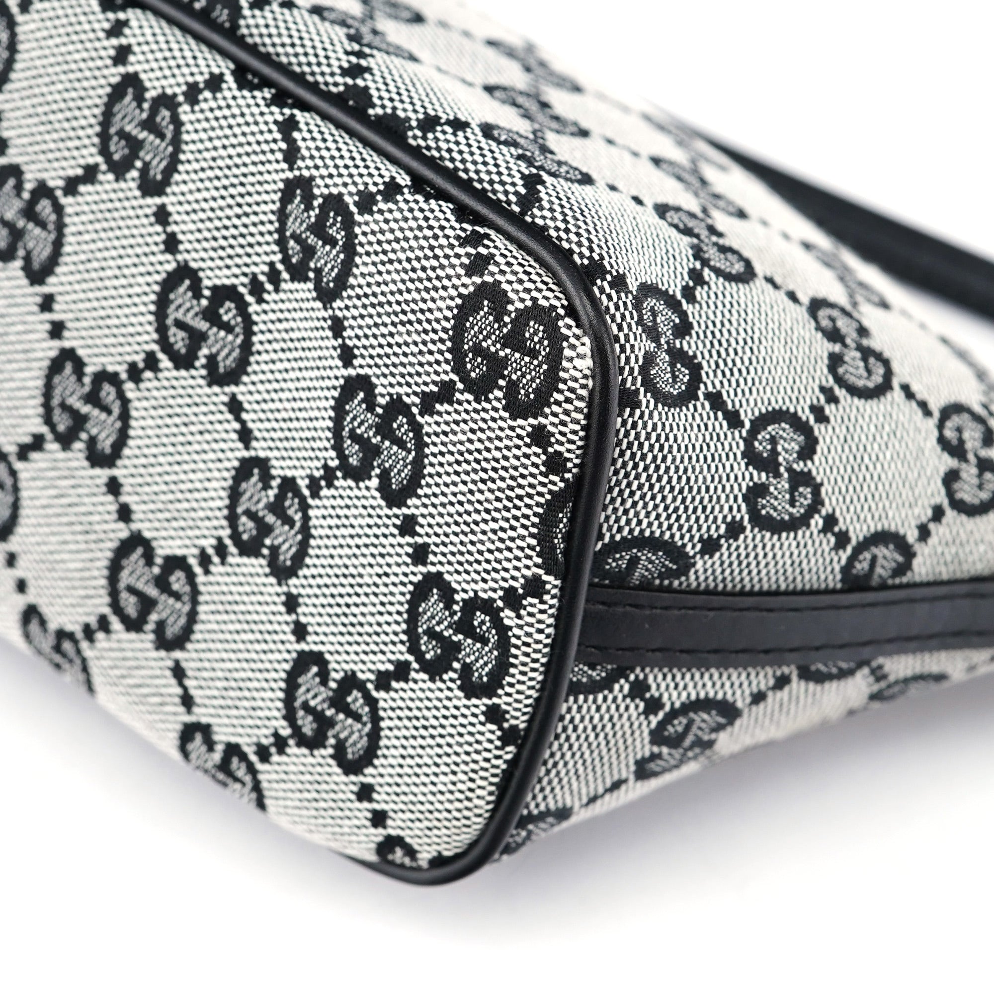 039 1103 Grey GG Boat Pochette