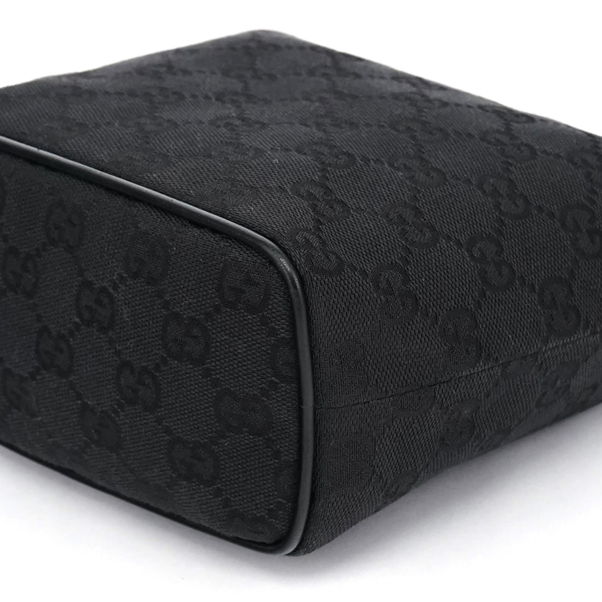 039 1147 Black GG Handbag