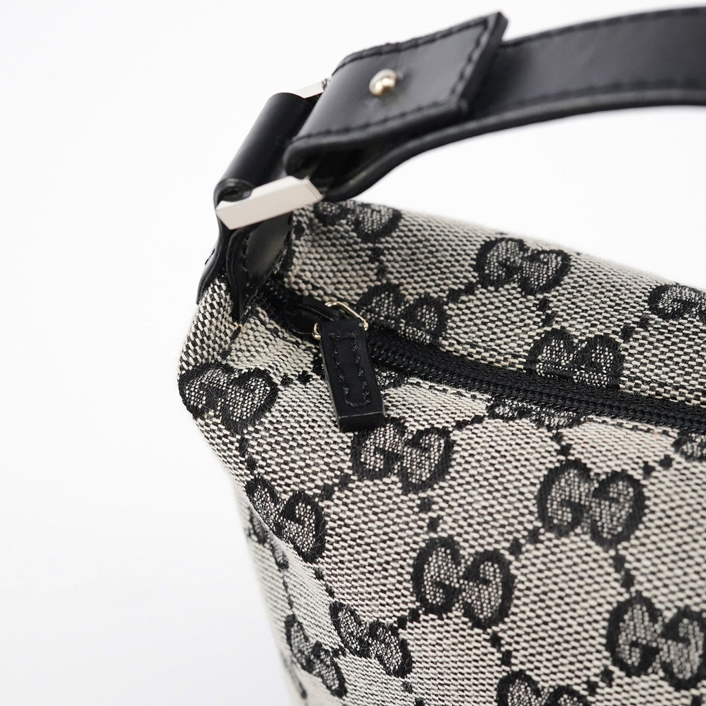 039 1147 Grey GG Handbag